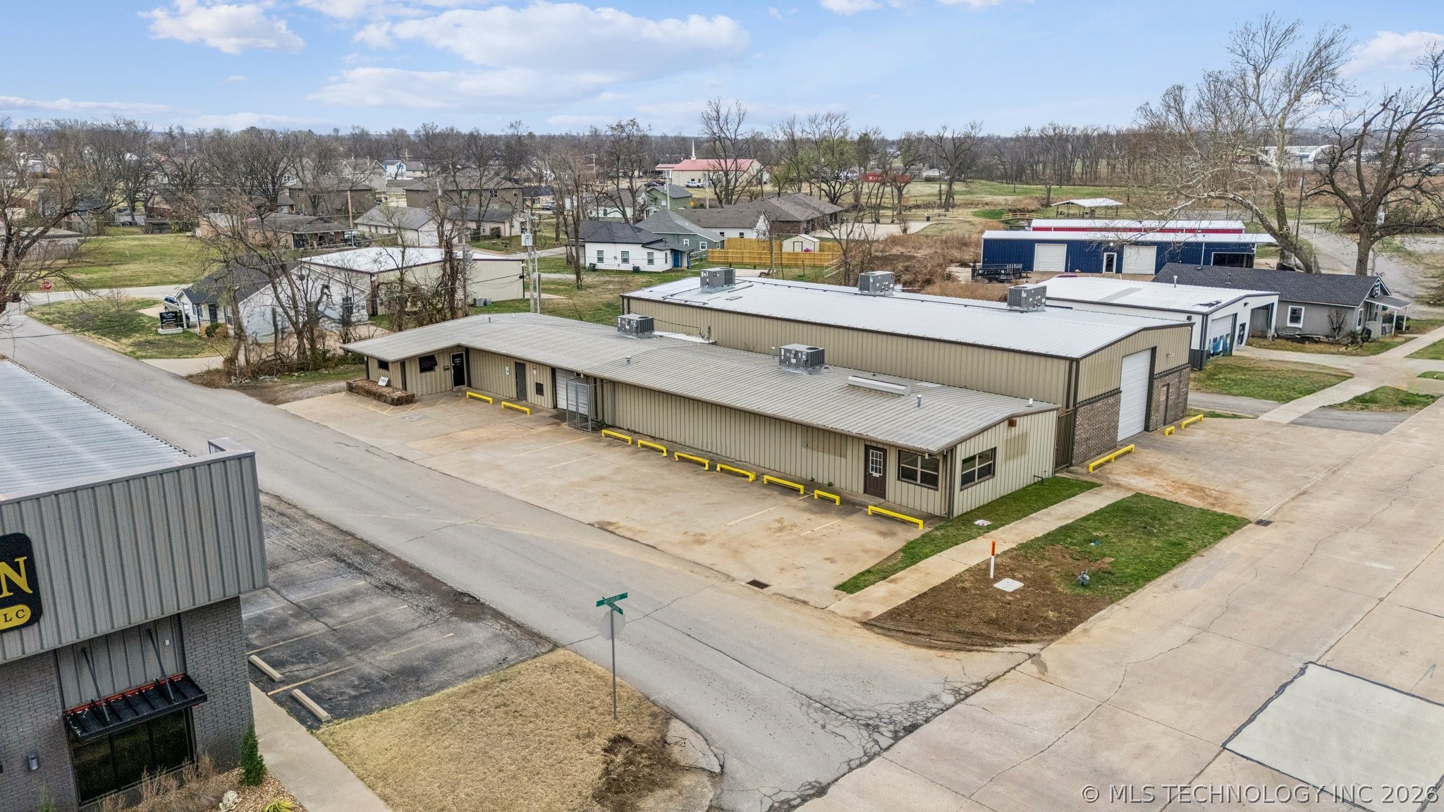 421 W Claremore Street — photo