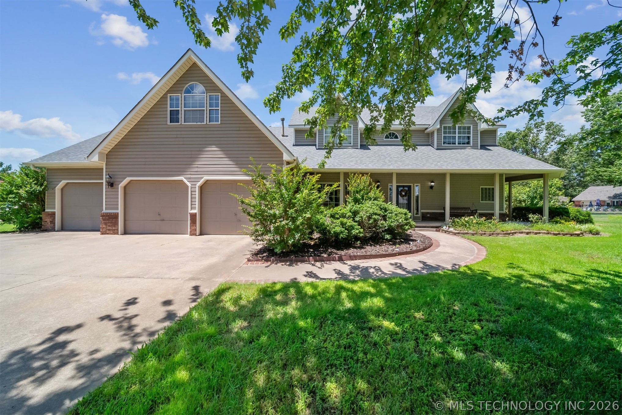 1805 NE Oakridge Drive — photo