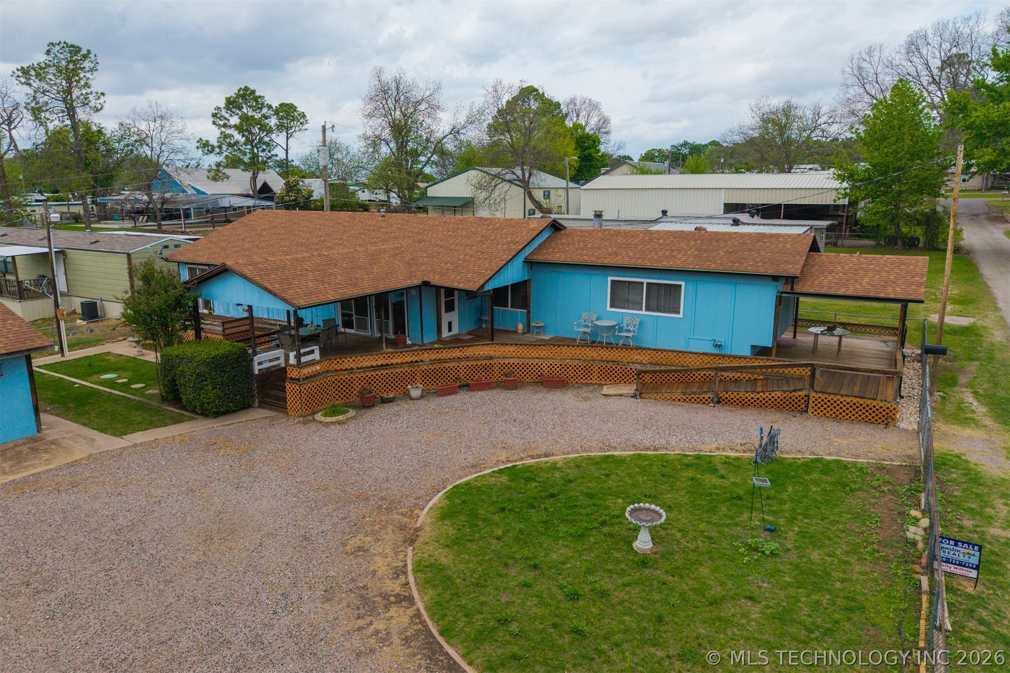 3923 E-Z Street — photo