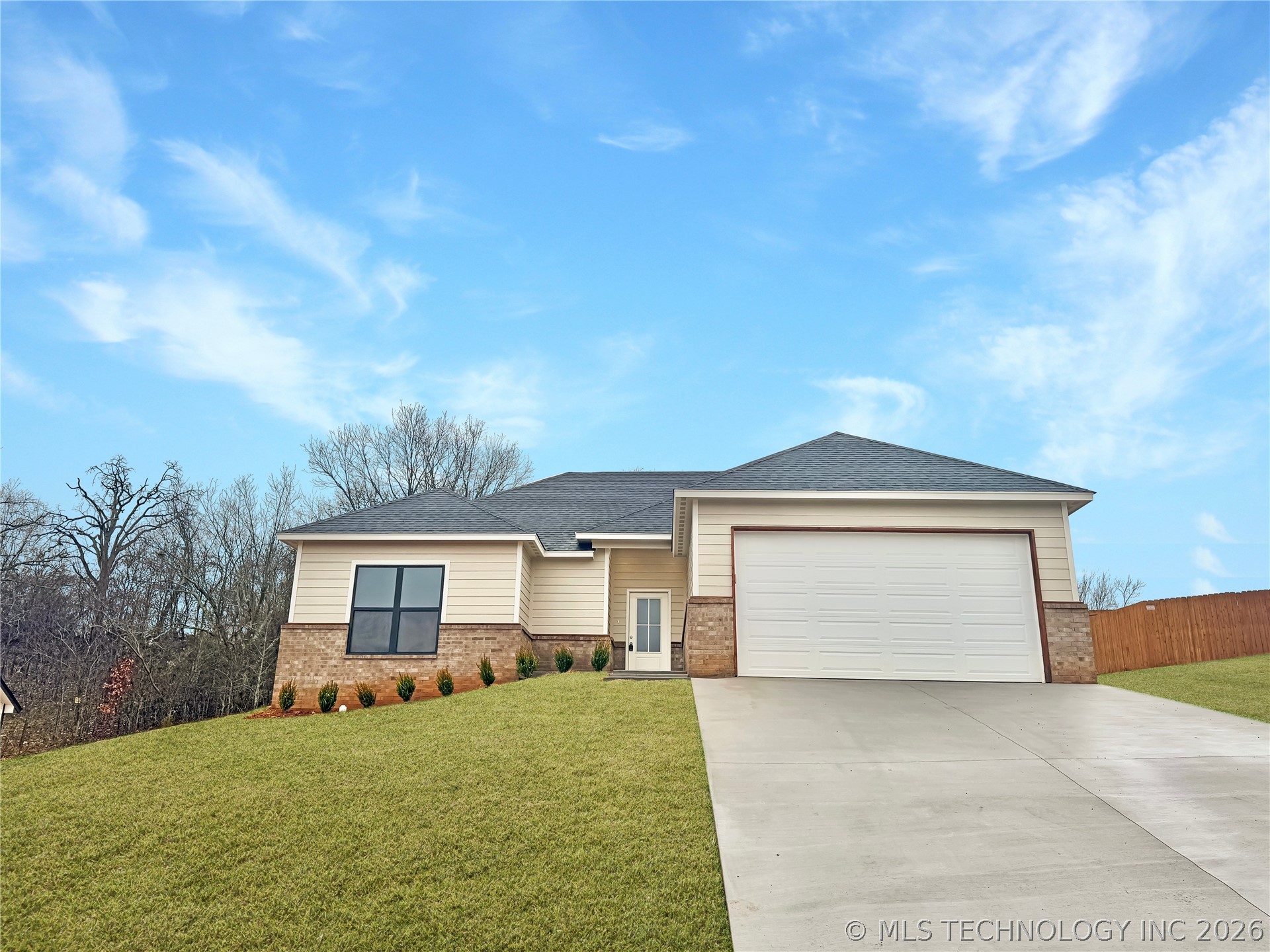 824 E Harlan Drive — photo