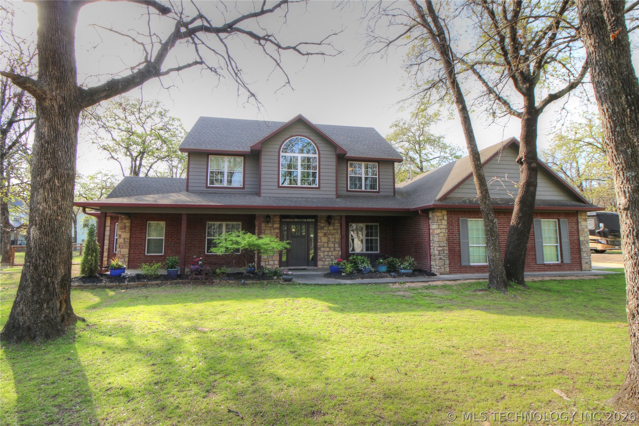 2713 Redbud Lane — photo