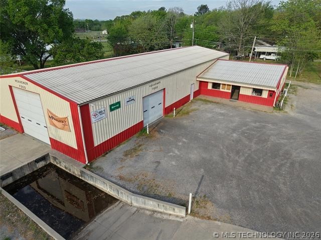 910 W 1st Street — photo