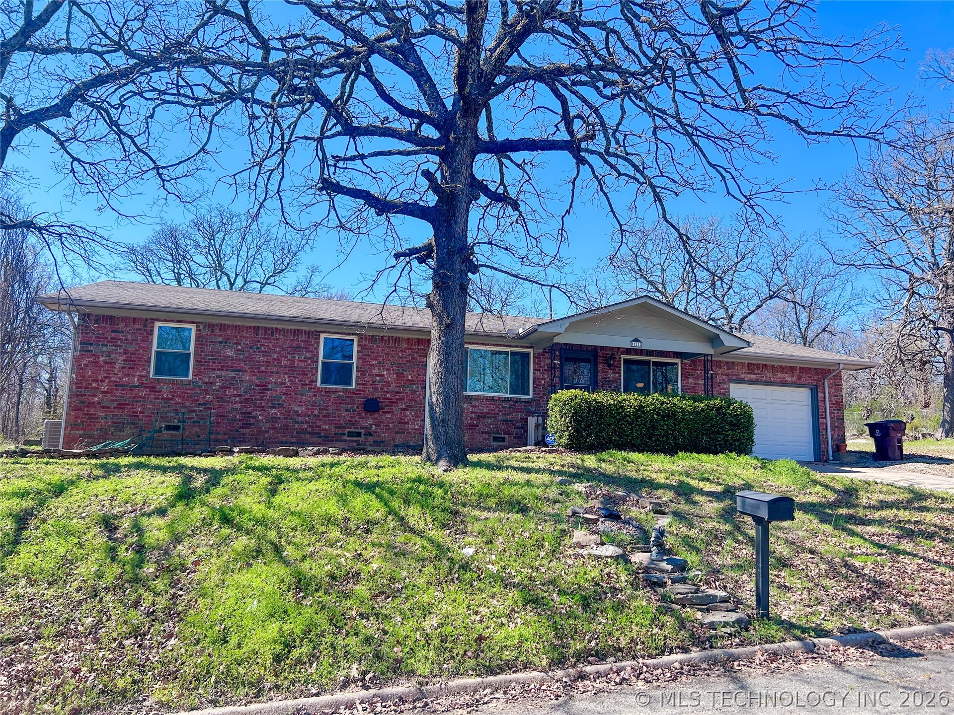 121 Gilbert Drive — photo