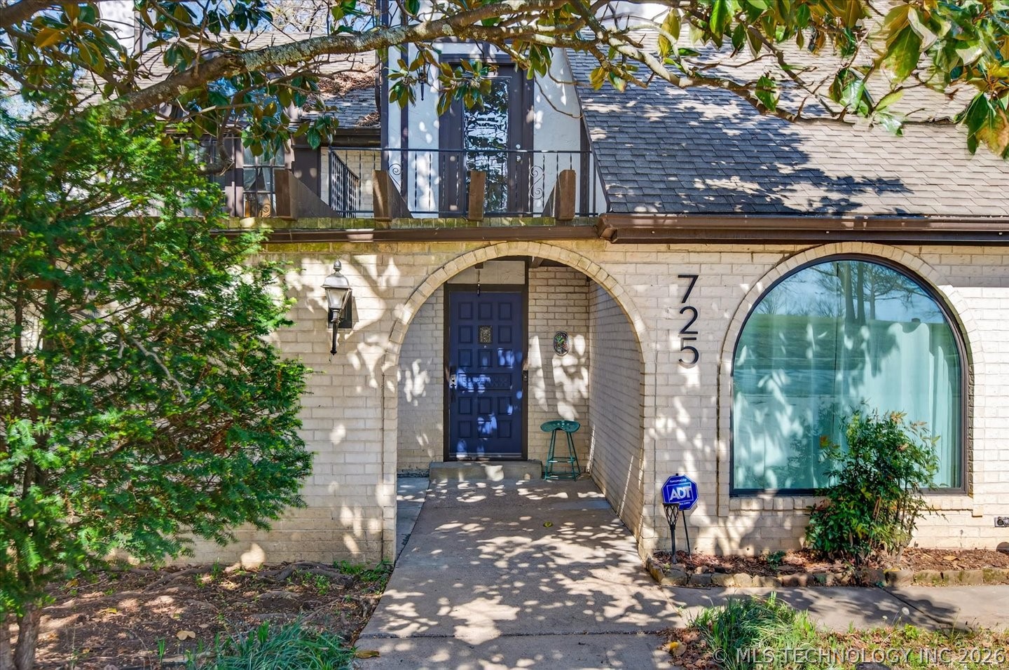 725 Kenwood Drive — photo