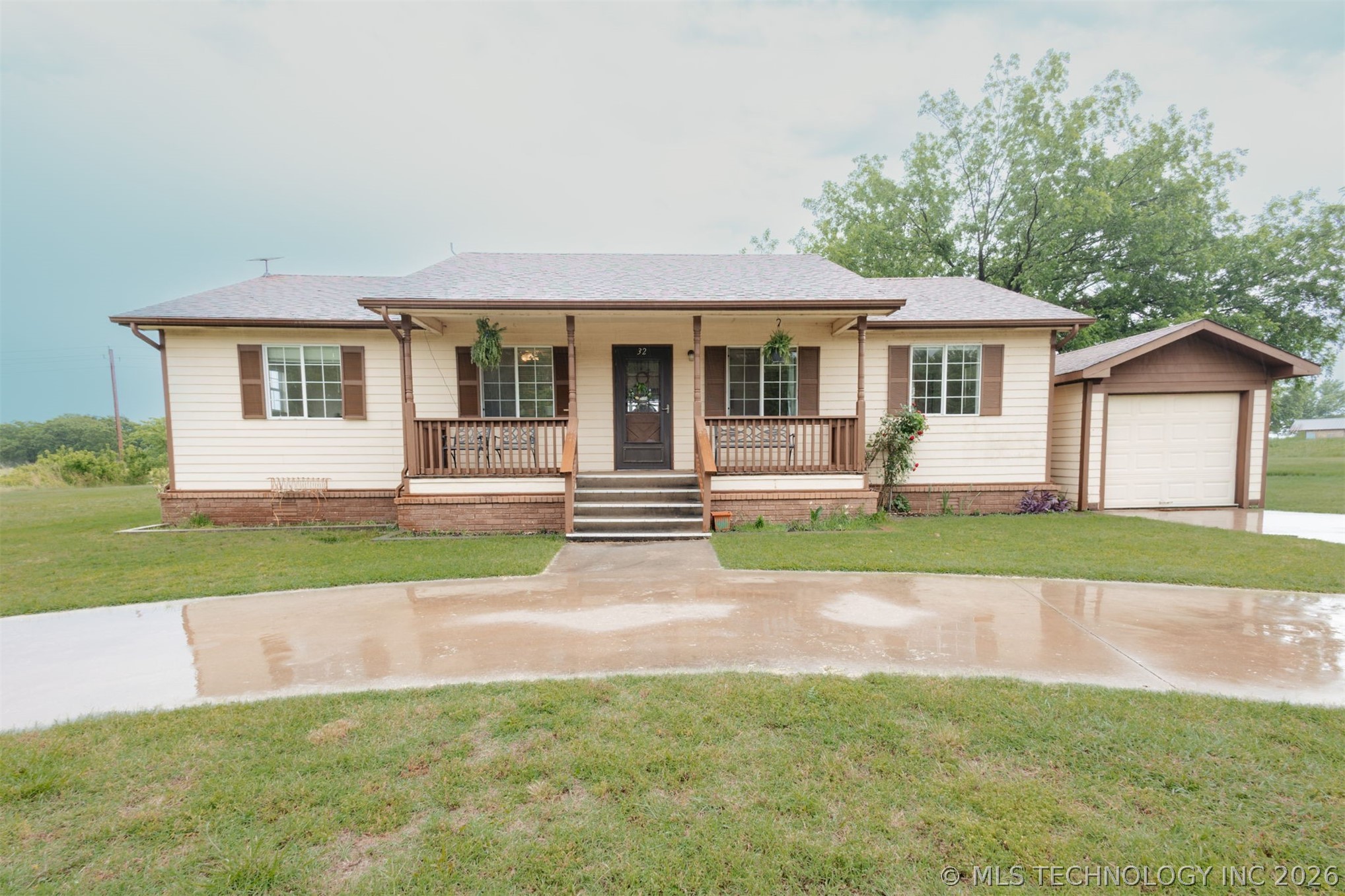 32 Holiday Road — photo