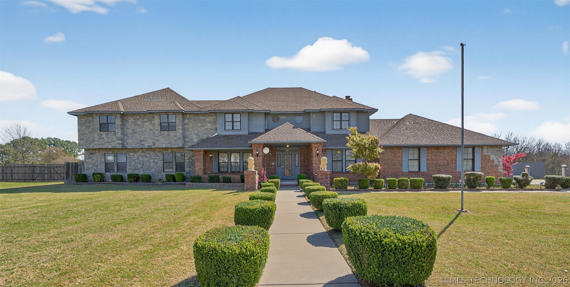 1606 NE Oakridge Drive — photo