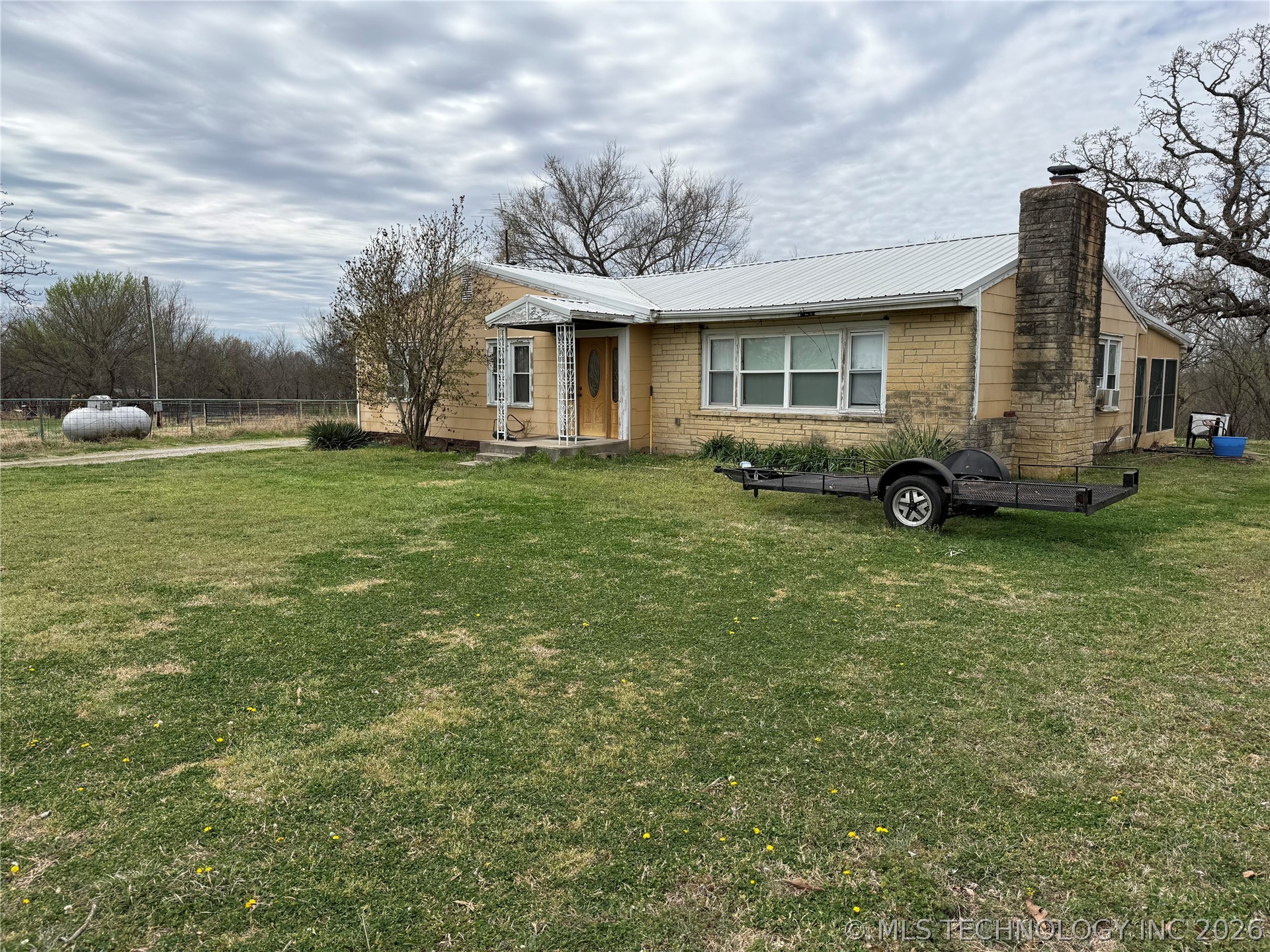 402151 W 3200 Road — photo