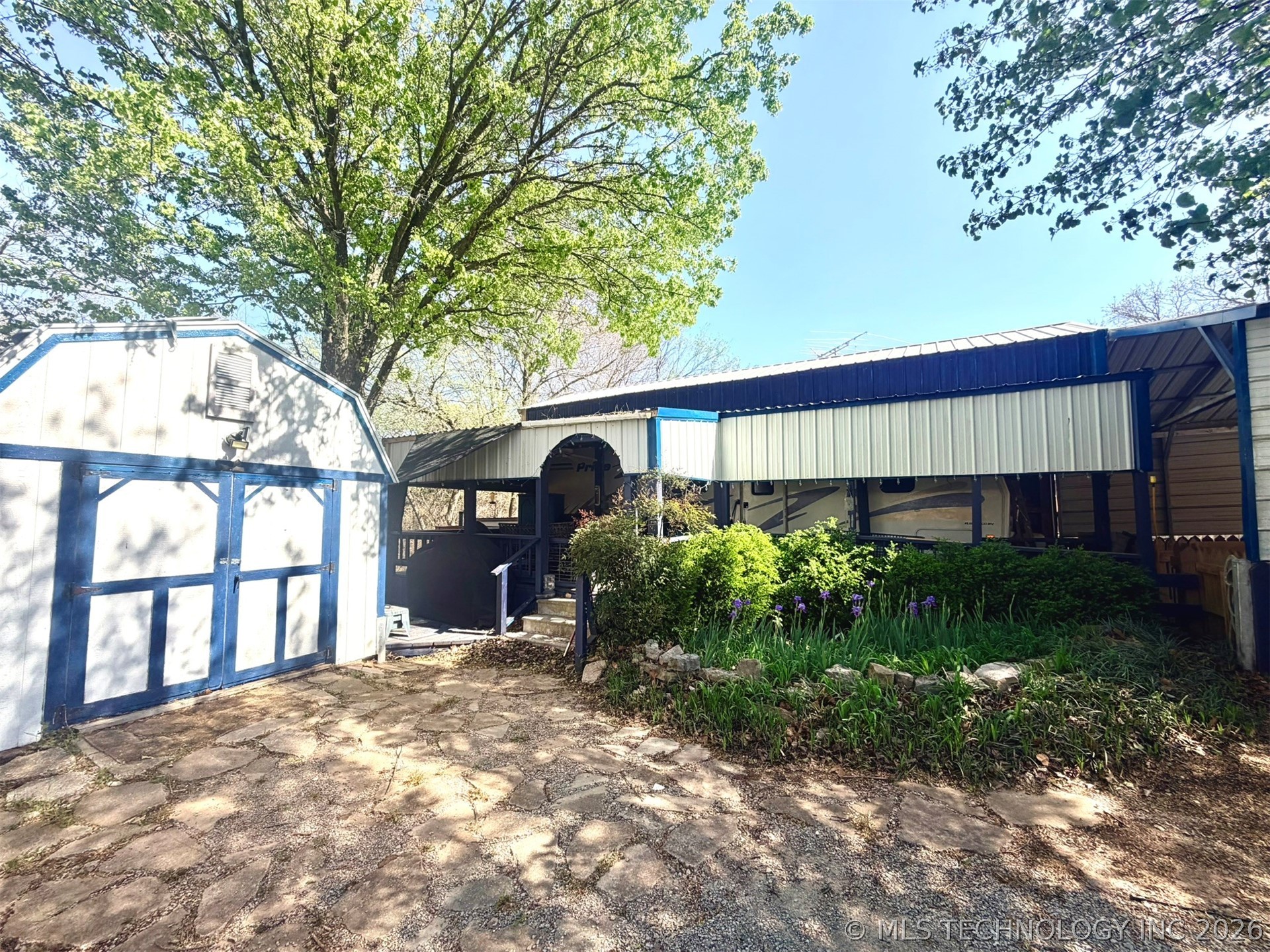 280 Cedar Blue — photo