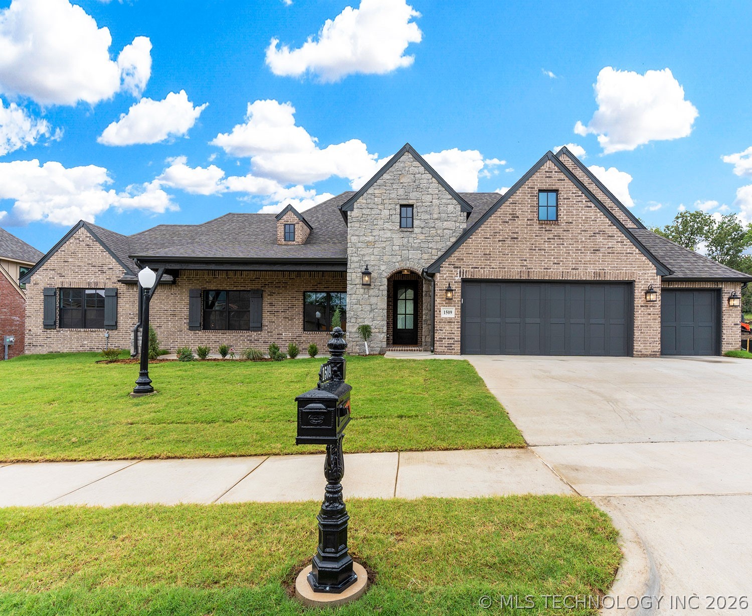 1509 Pinecrest Drive — photo