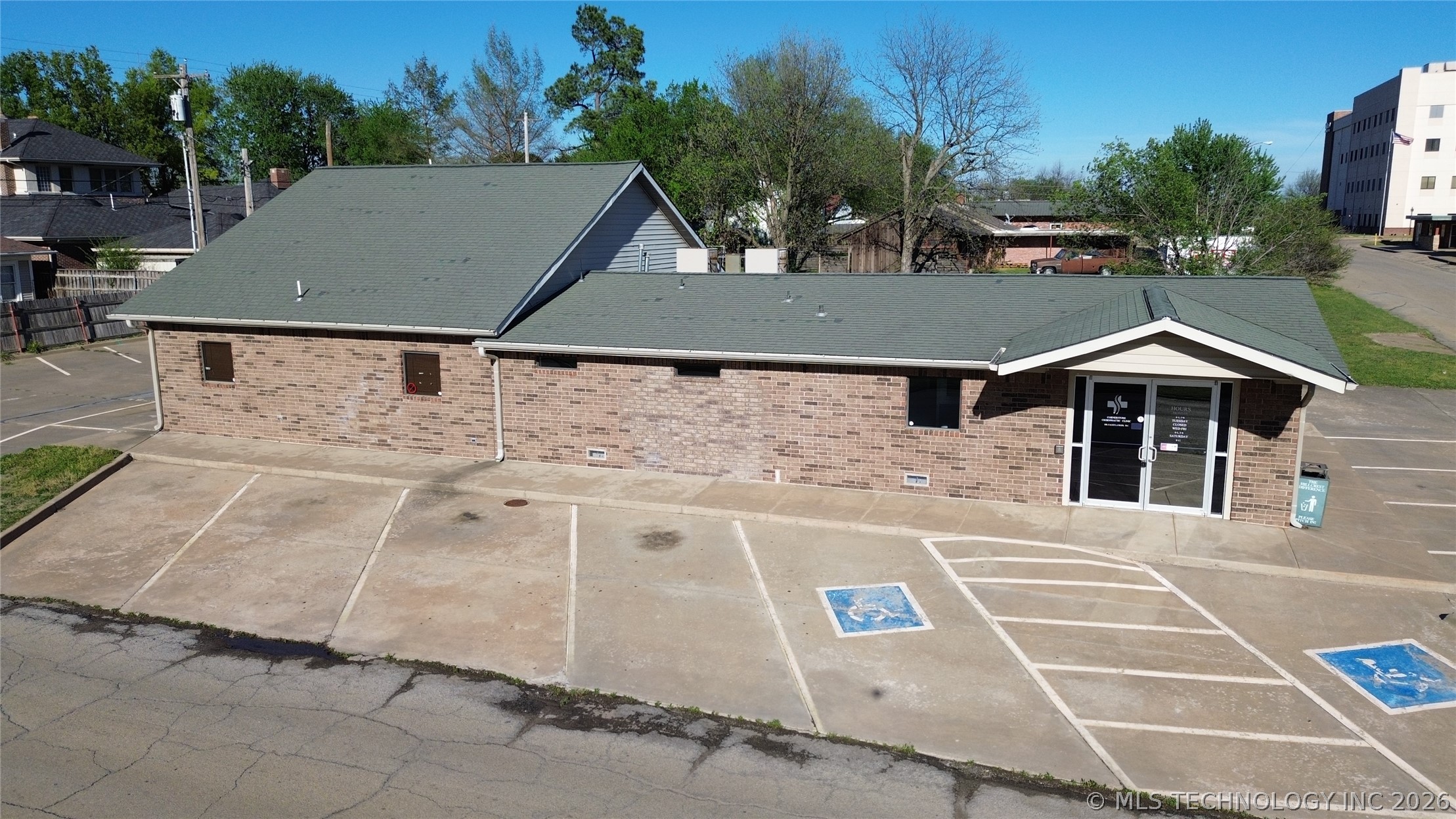 1002 E Cherry Street — photo