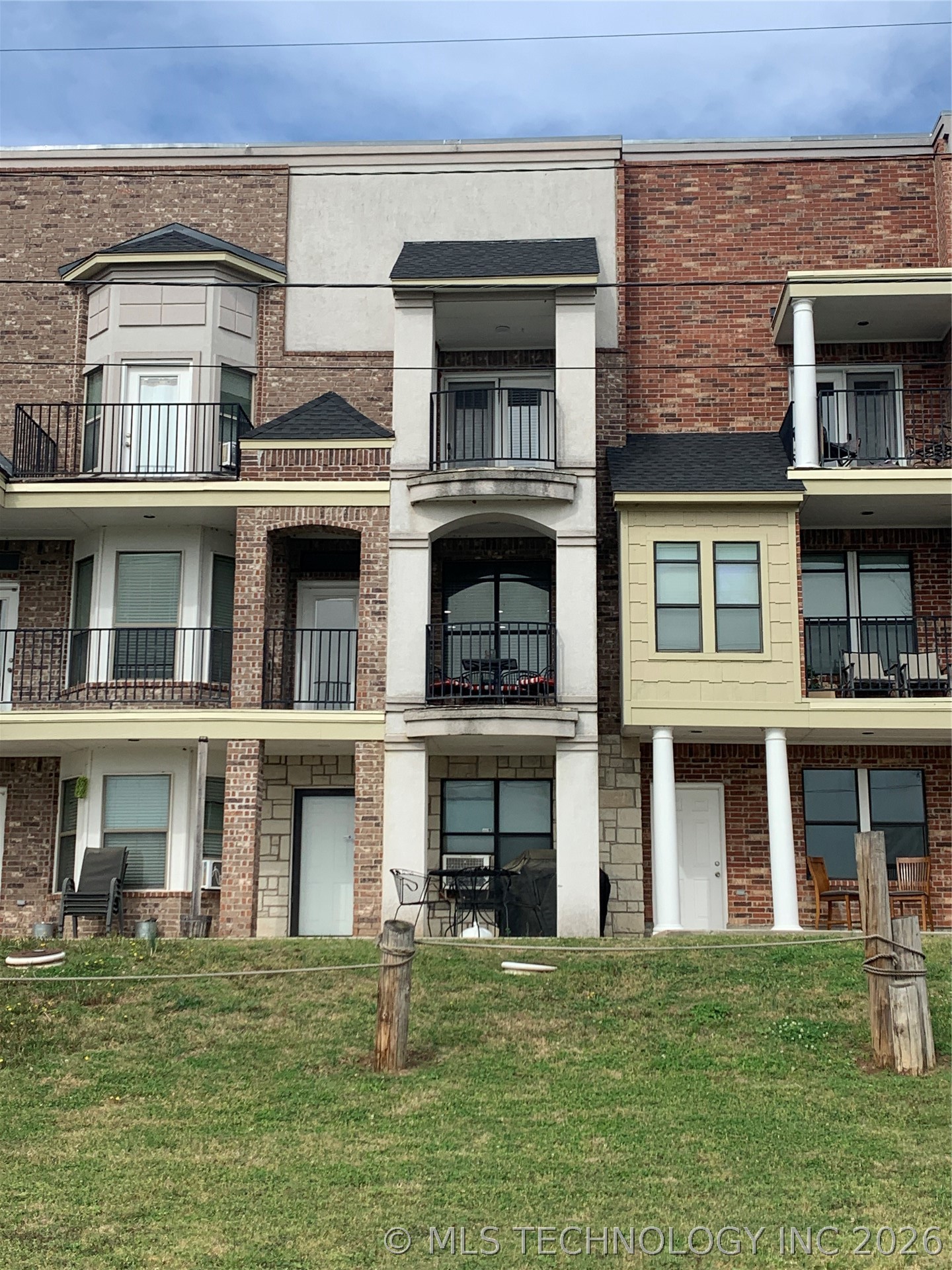 330 N Lakeshore Drive 330 — photo