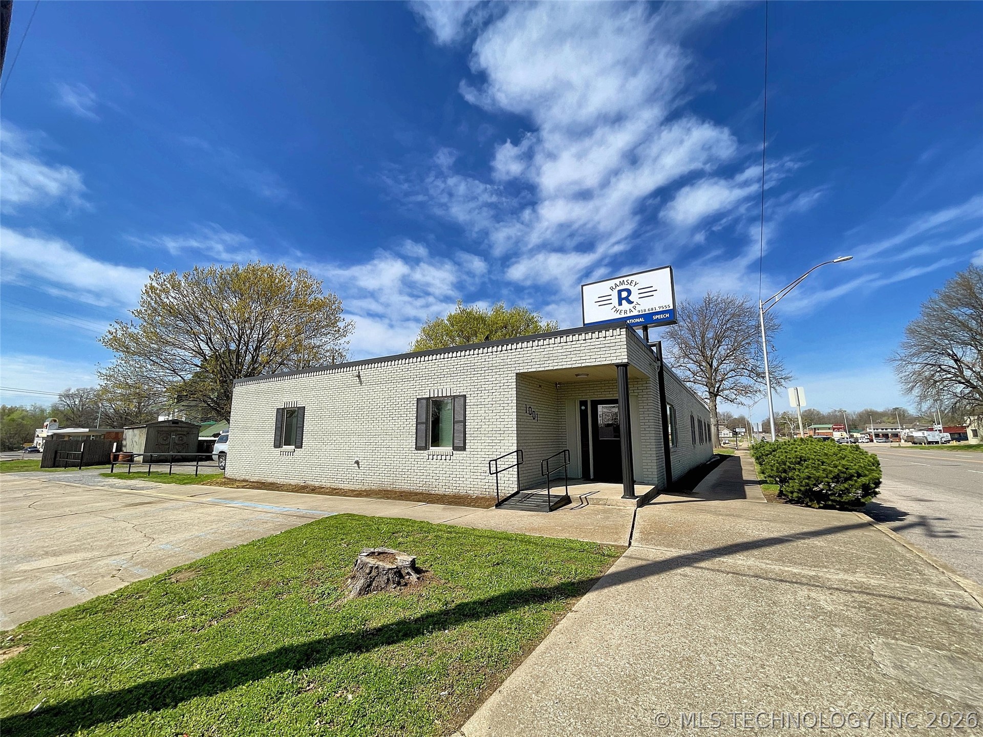 1001 W Broadway Street — photo