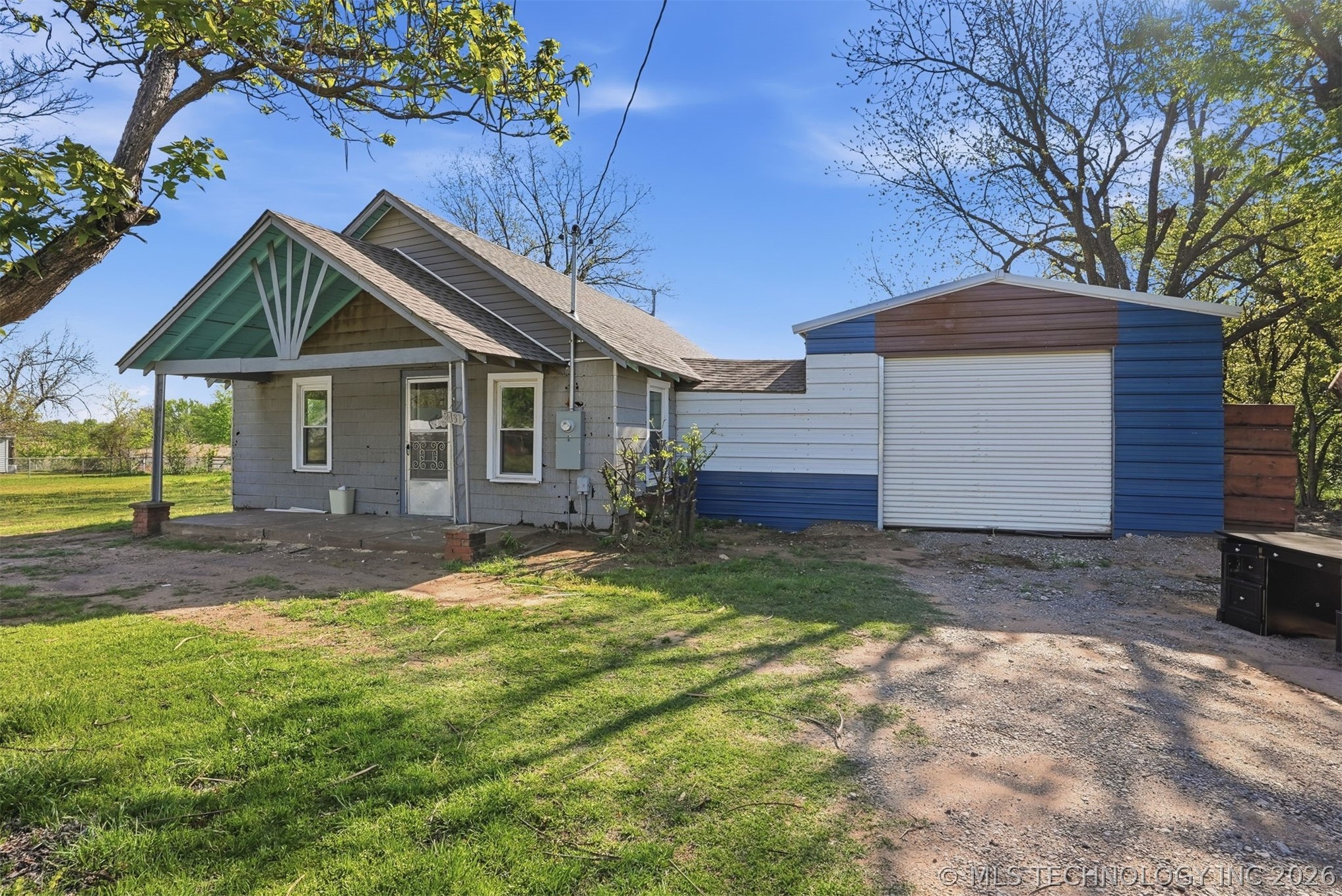 2131 N Edgewood Circle — photo