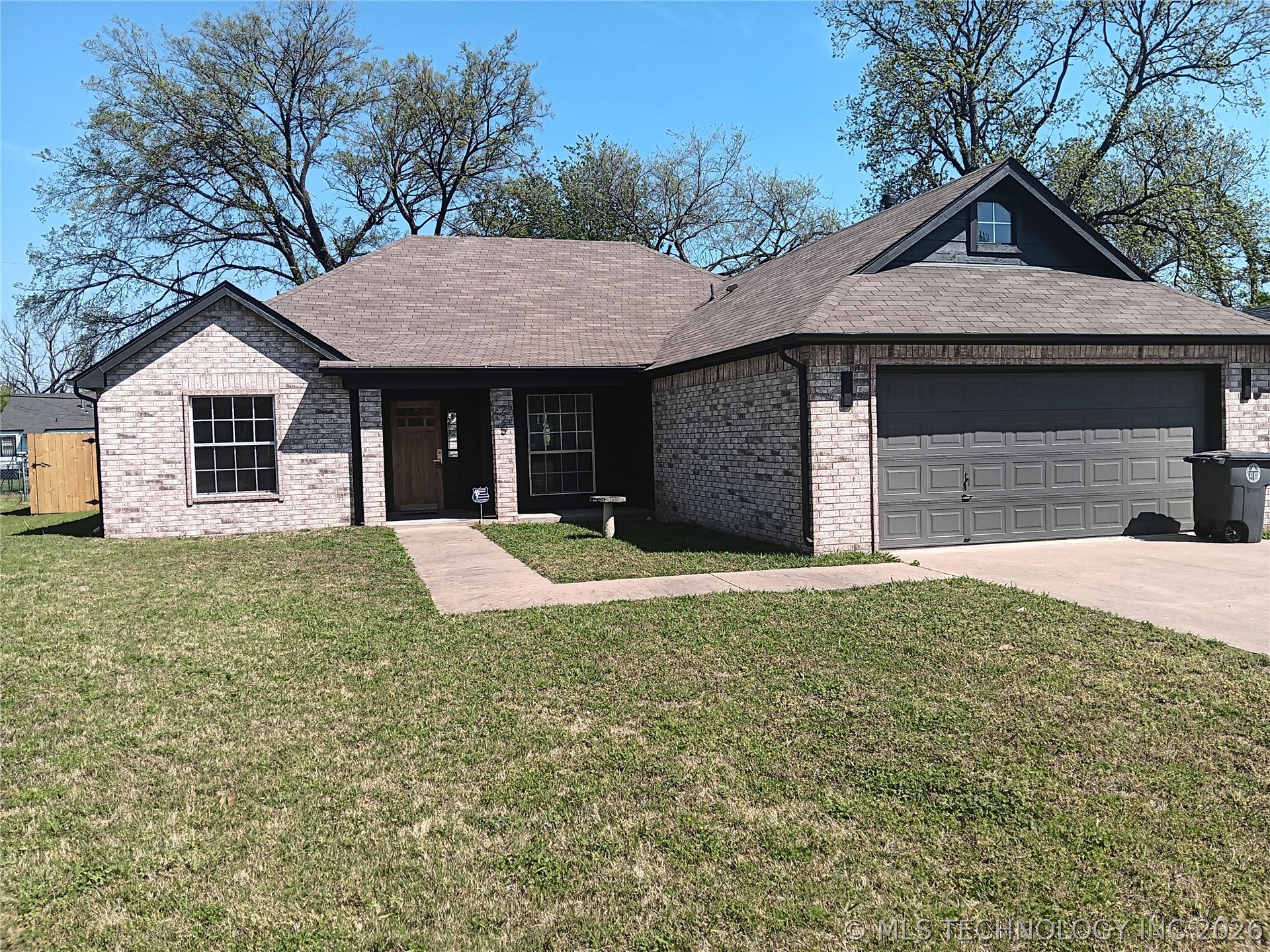 225 E Seminole Place — photo