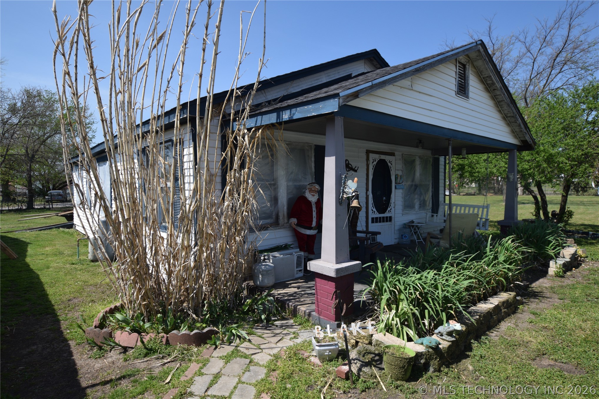 1 W Pine Street — photo