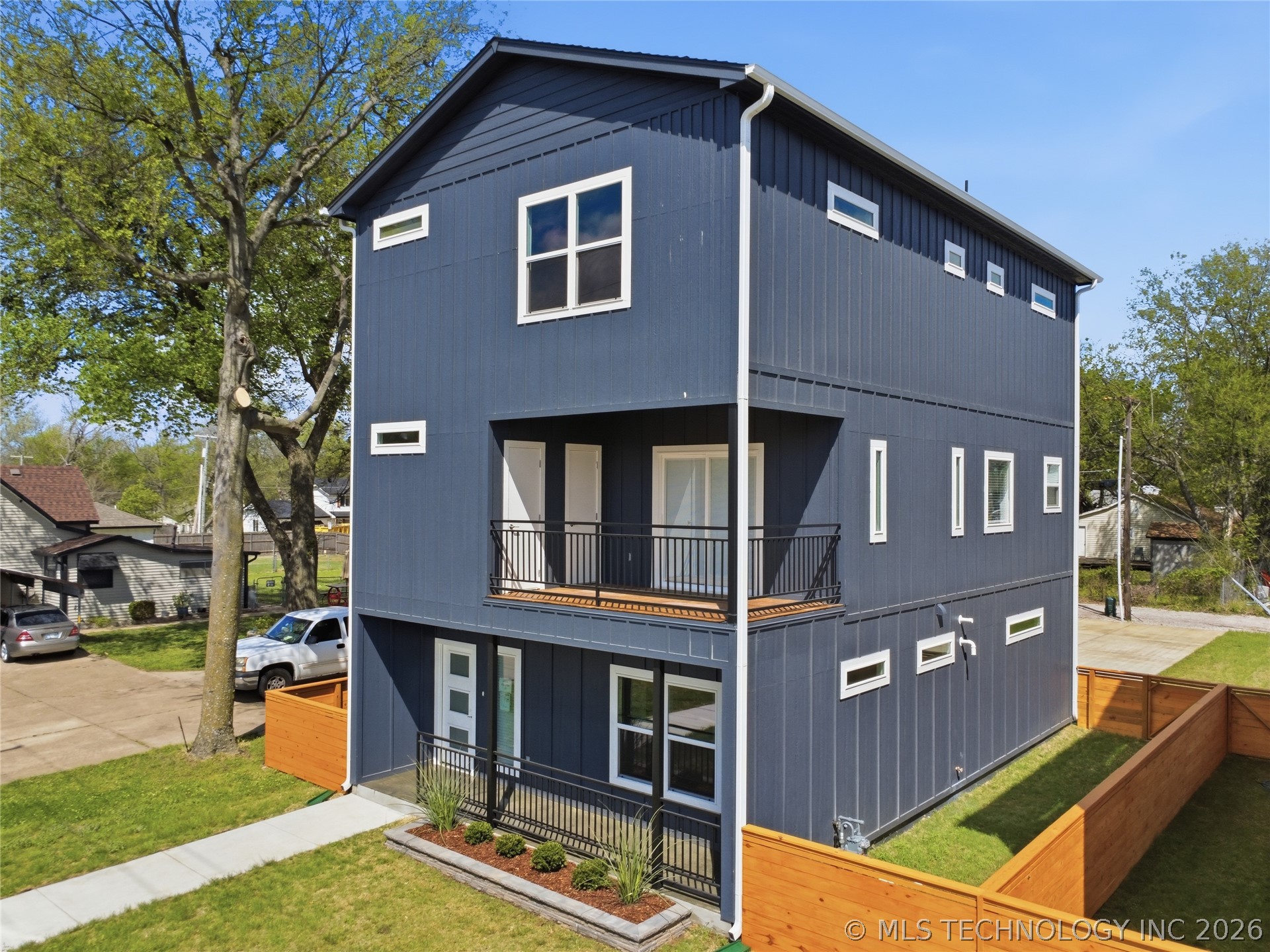 208 W Houston Street — photo
