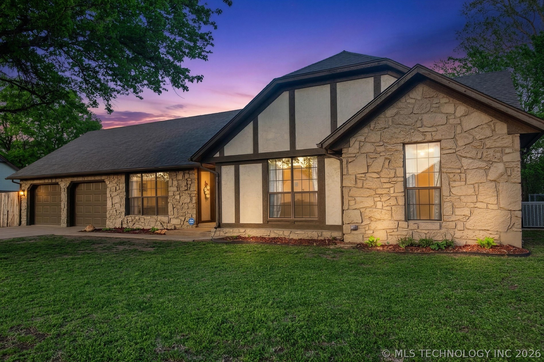 2422 S Maywood Drive — photo