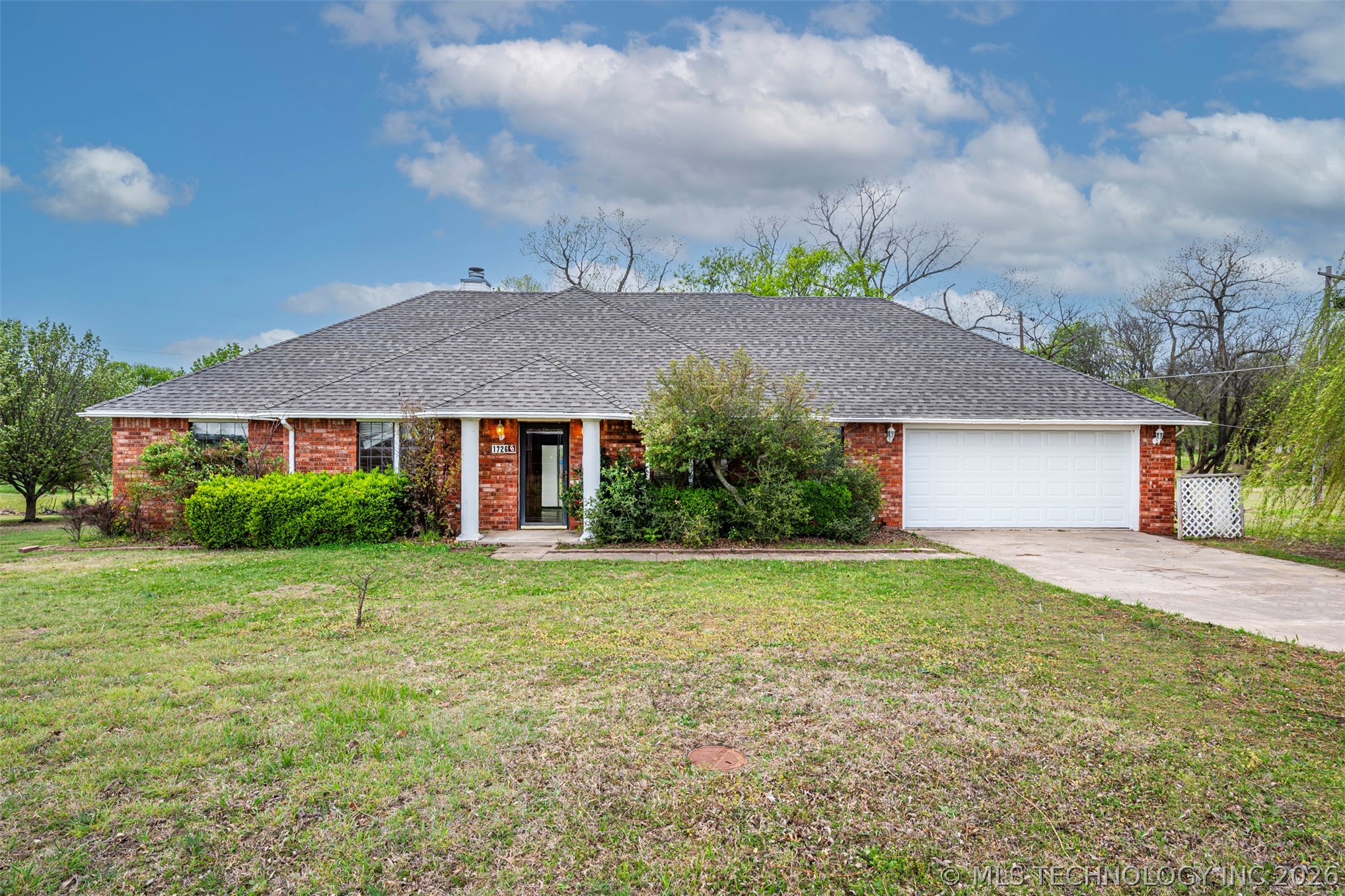 1726 Lakeview Drive — photo