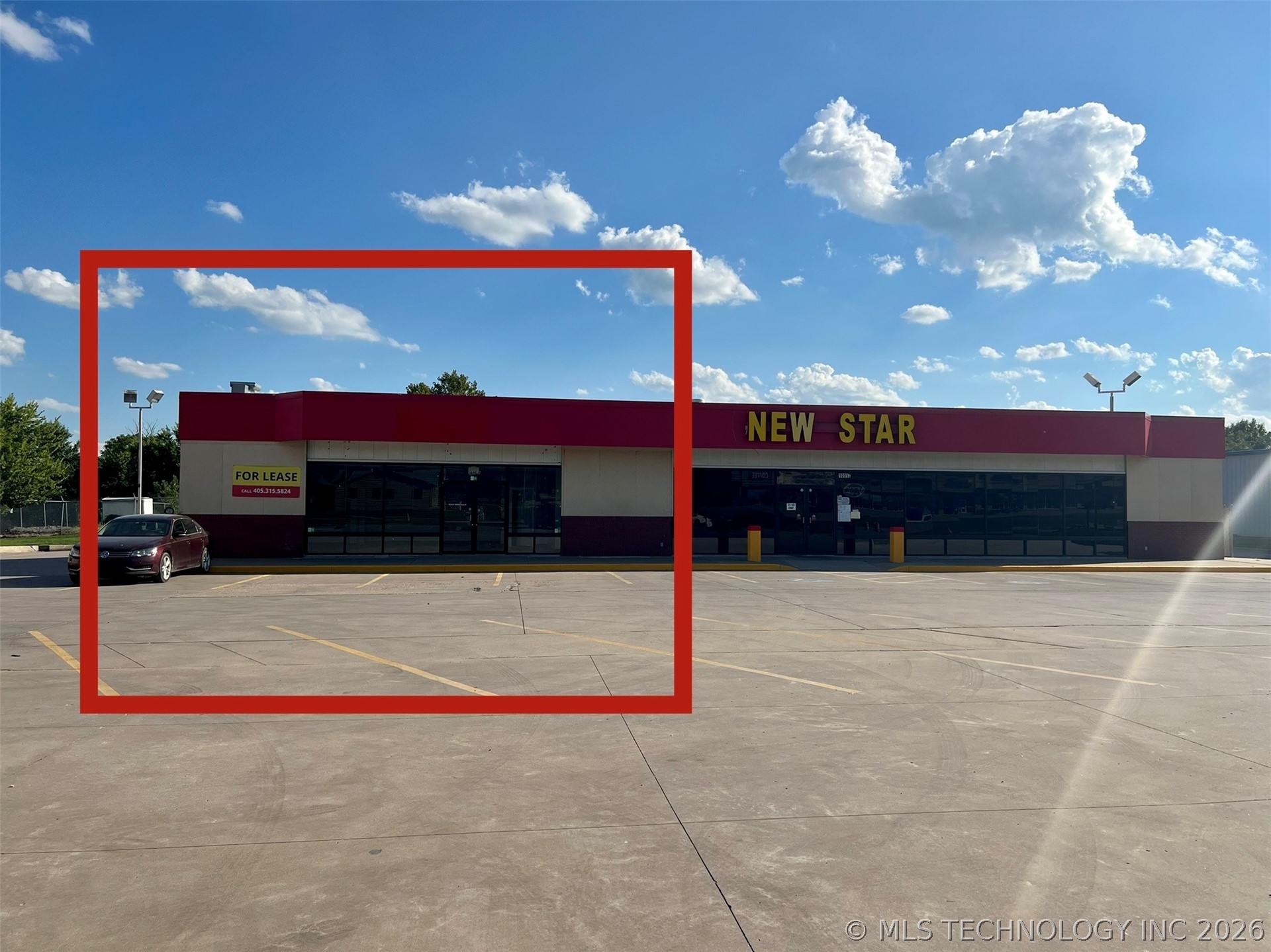1005 E Will Rogers Boulevard — photo