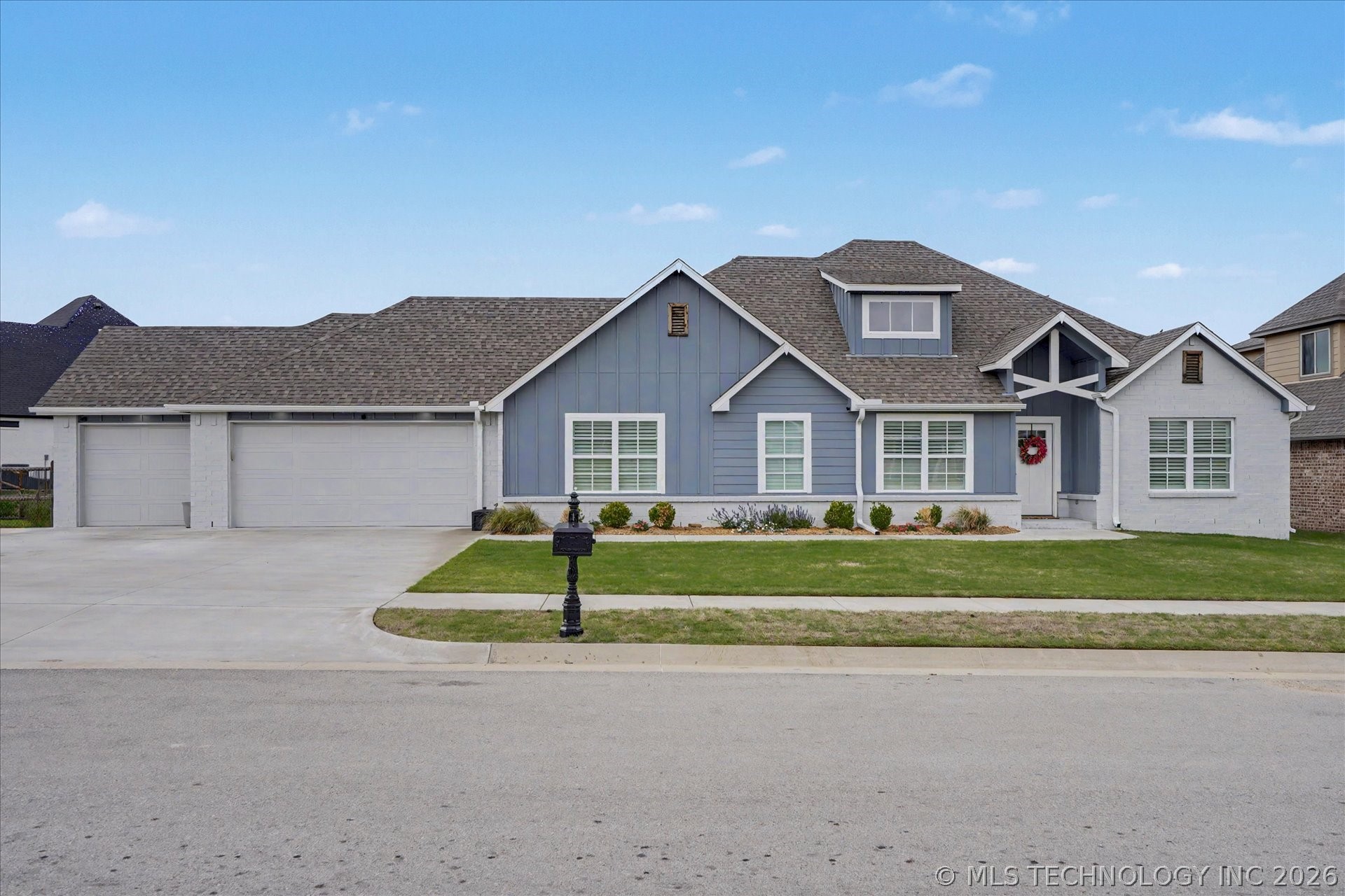 18977 E Ridgeline Road — photo