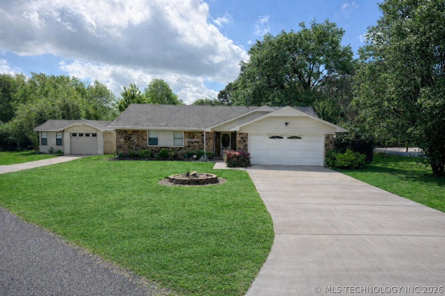 20 Brookwood Drive — photo