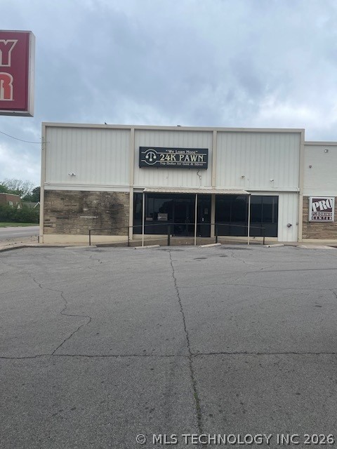 2400 W Okmulgee Street — photo