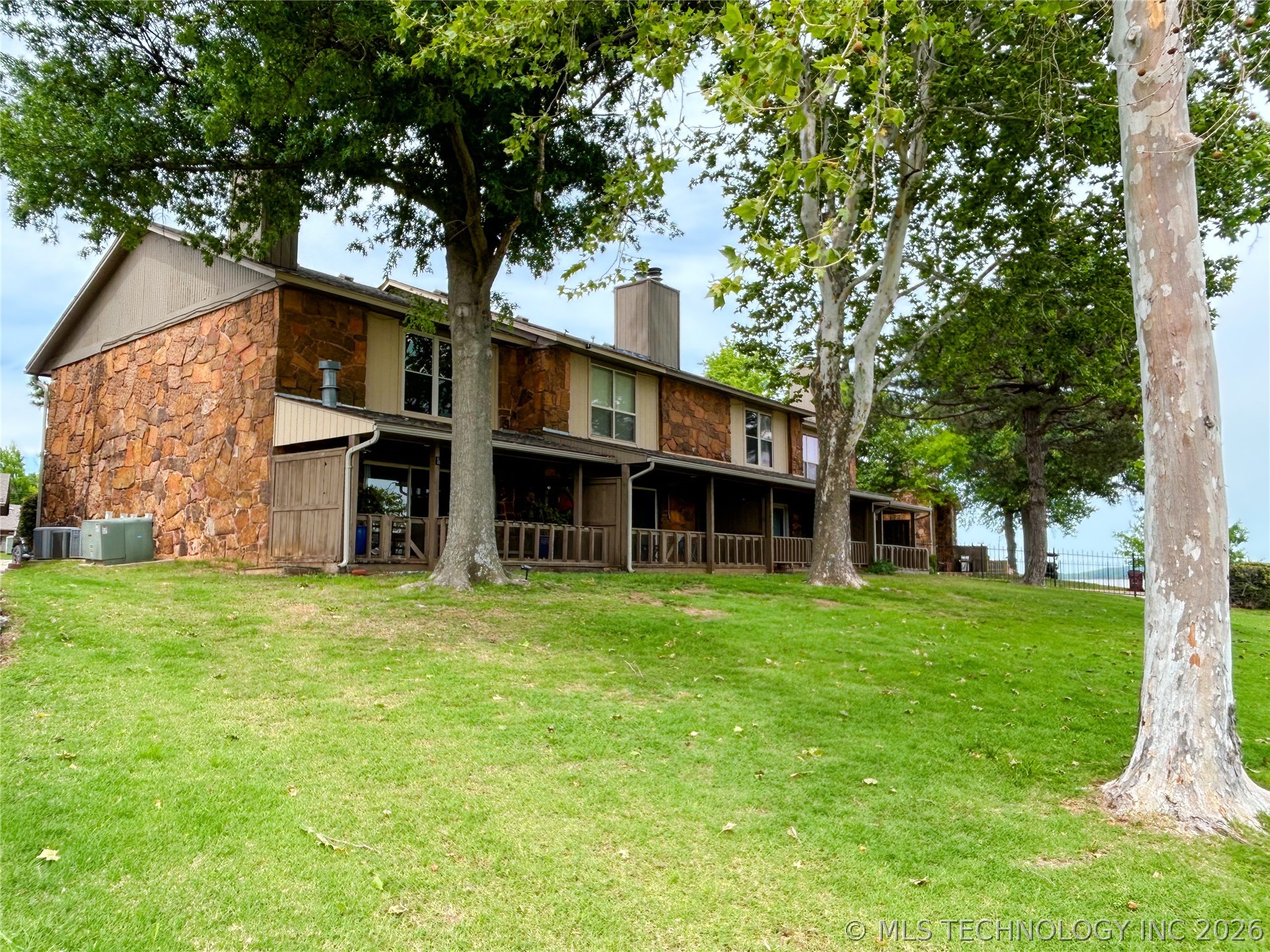 7020 Lakeshore Drive 20 — photo