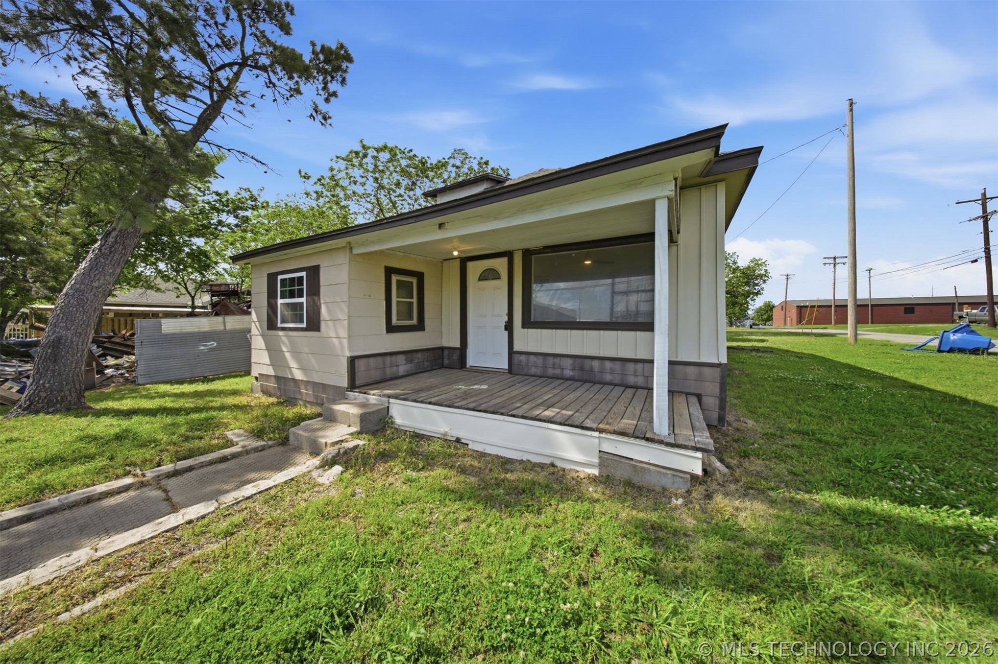 302 W Maple Street — photo