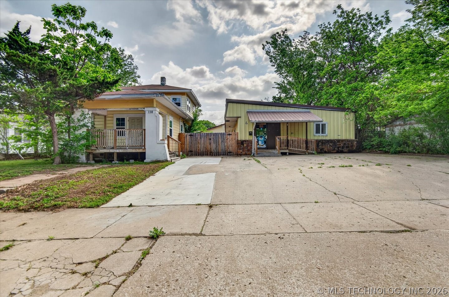 110 SE Creek Avenue — photo