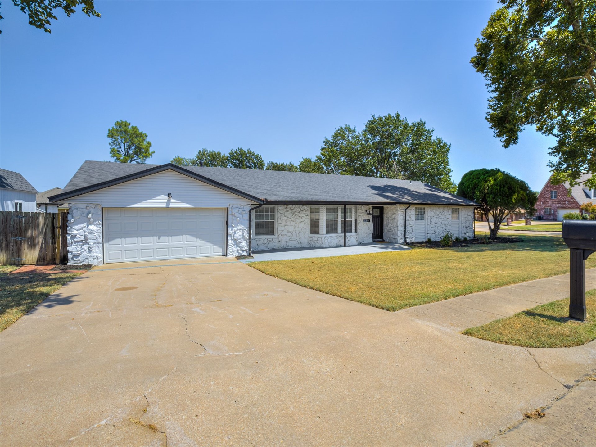 6644 SE Quail Ridge Road — photo