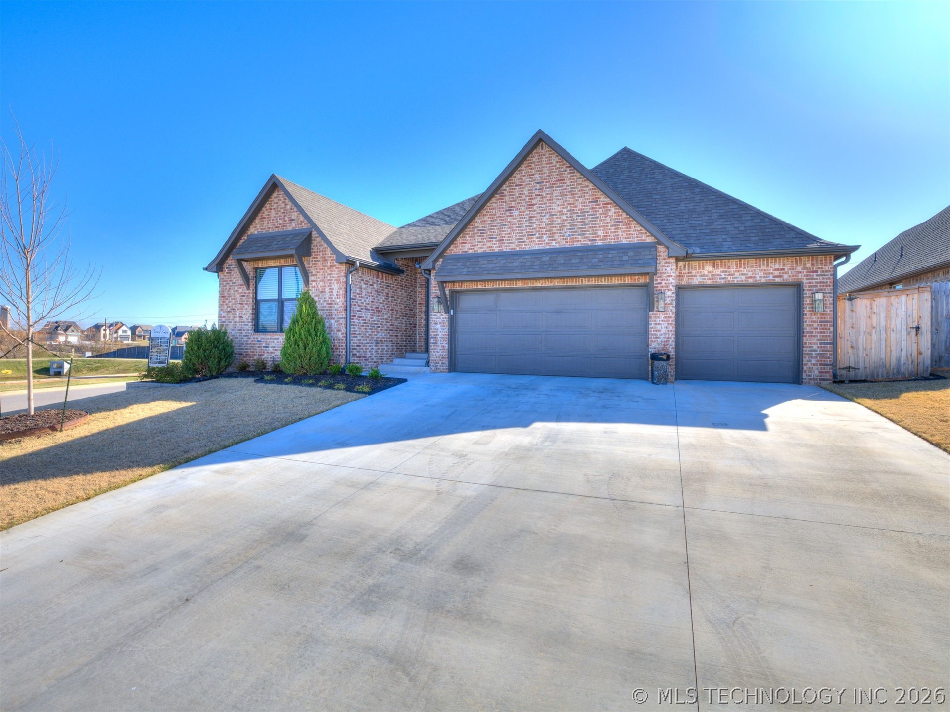 13605 S 21st Place E — photo