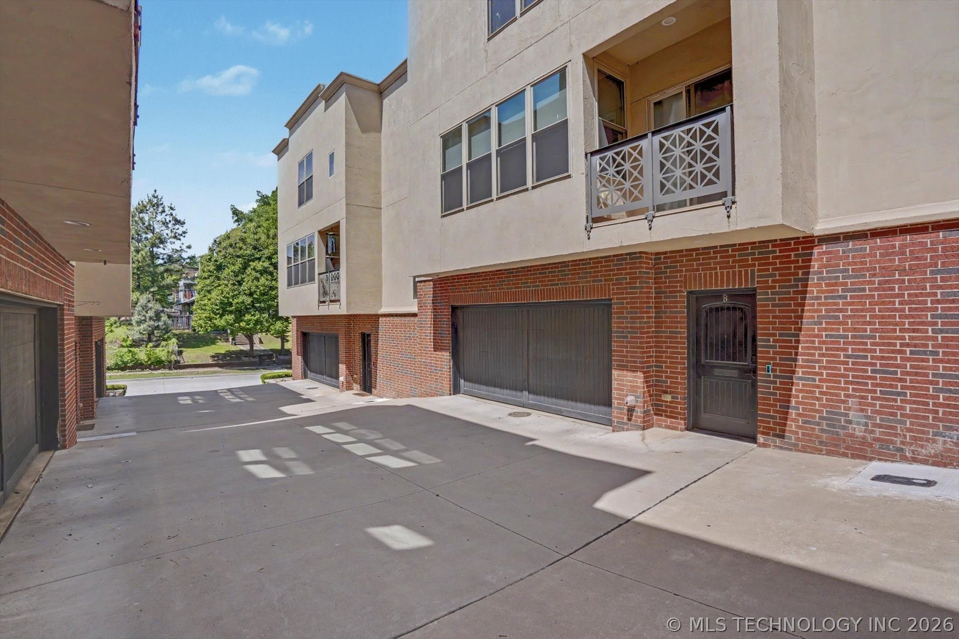 1411 S St Louis Avenue B — photo