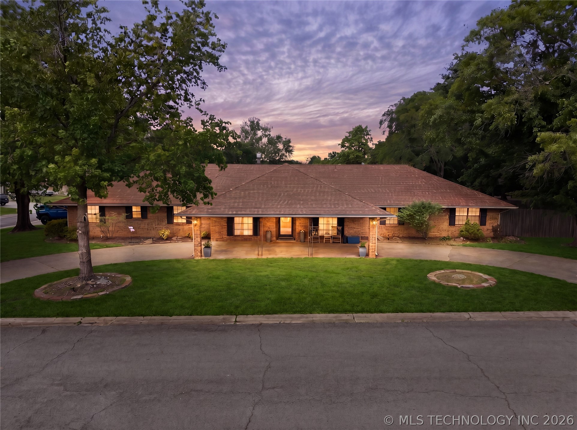 1613 S Colonial Circle — photo