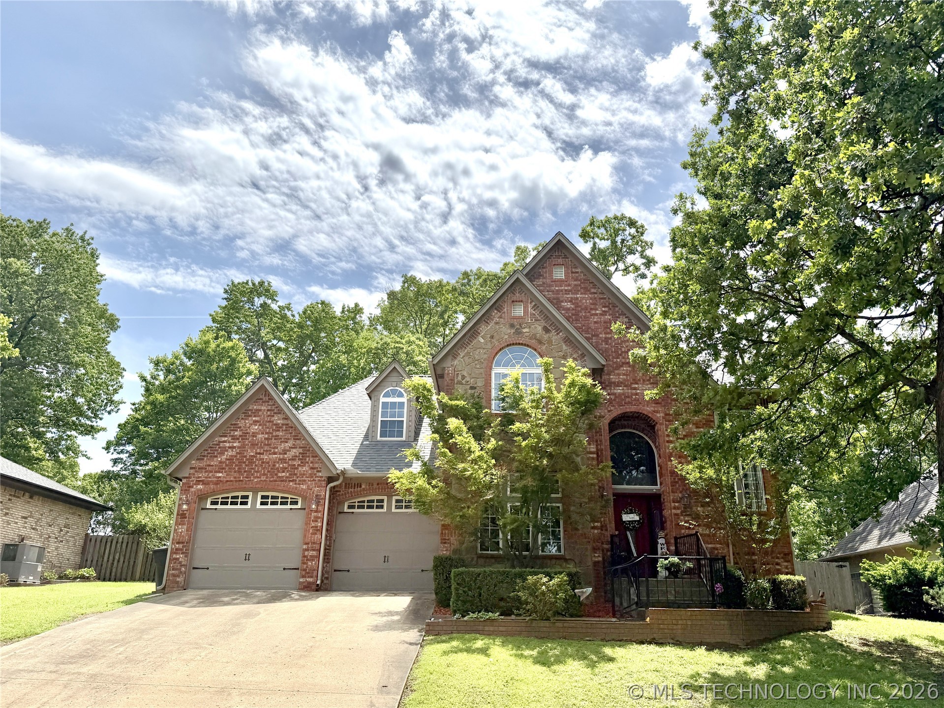 306 Hickory Drive — photo
