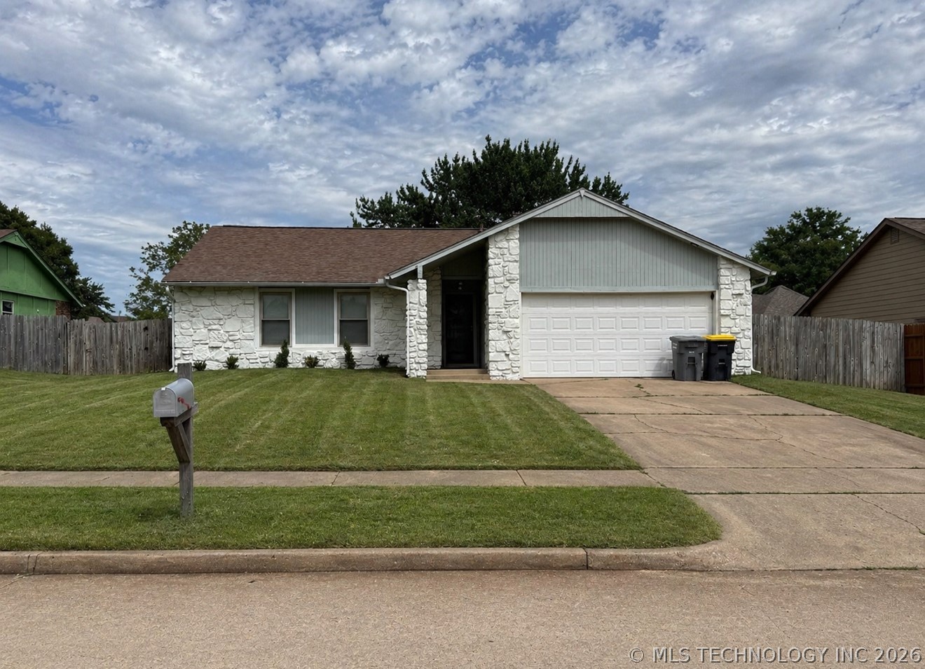 11207 S 1st Street — photo