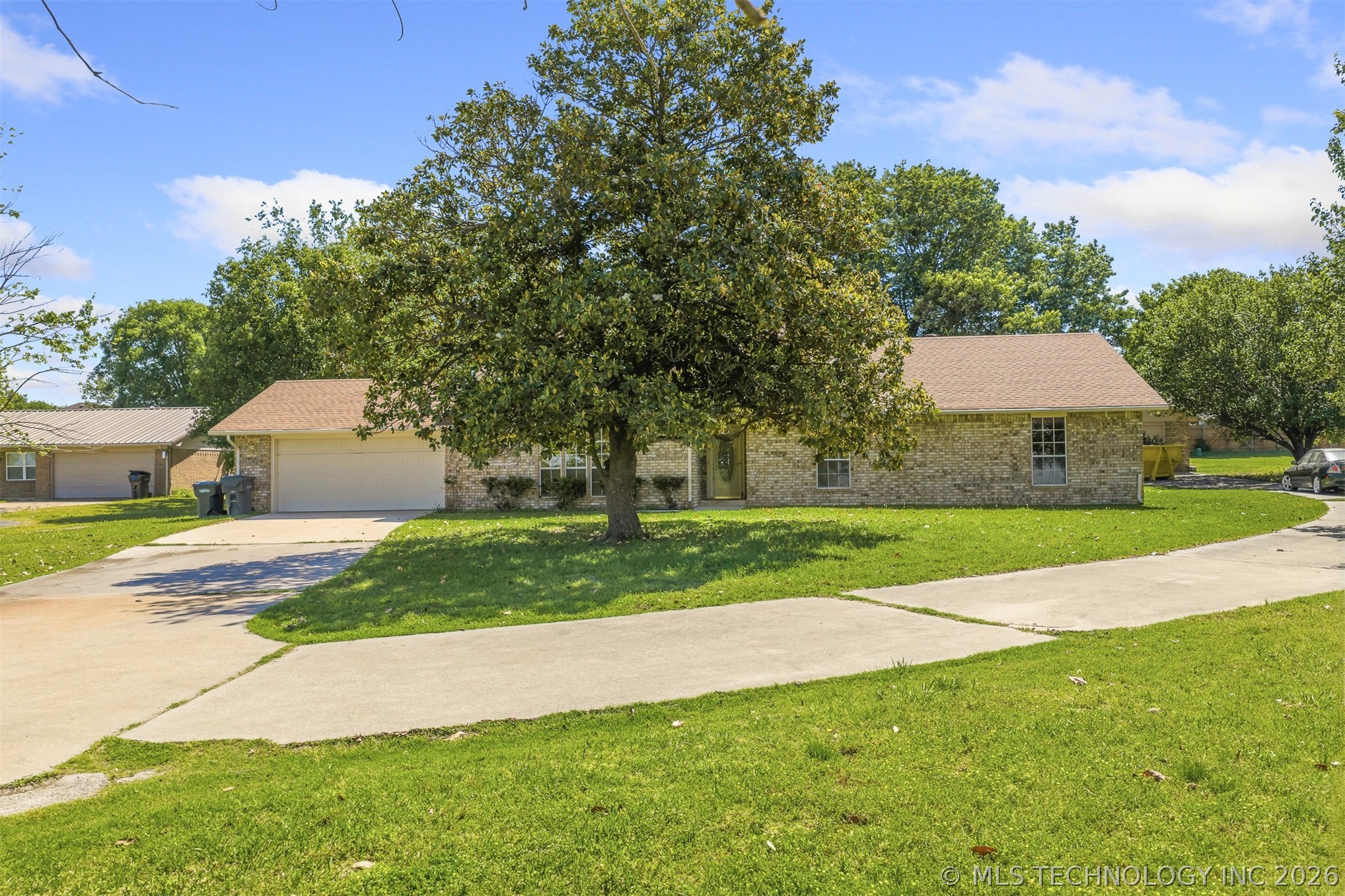 1922 S Plainview — photo