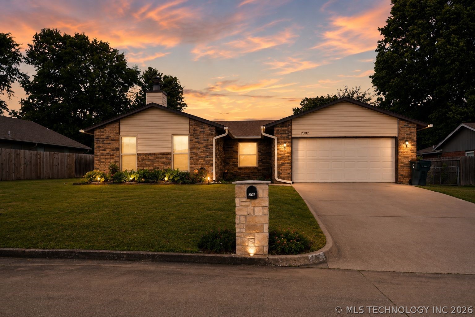 2307 E Fieldstone Street — photo