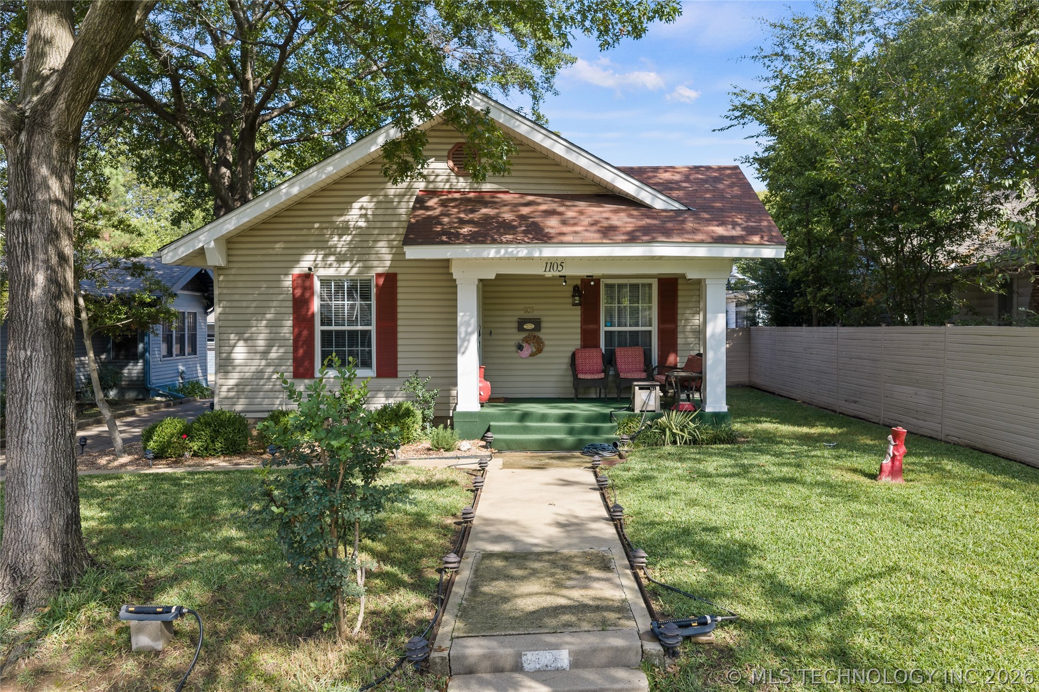 1105 Bixby — photo