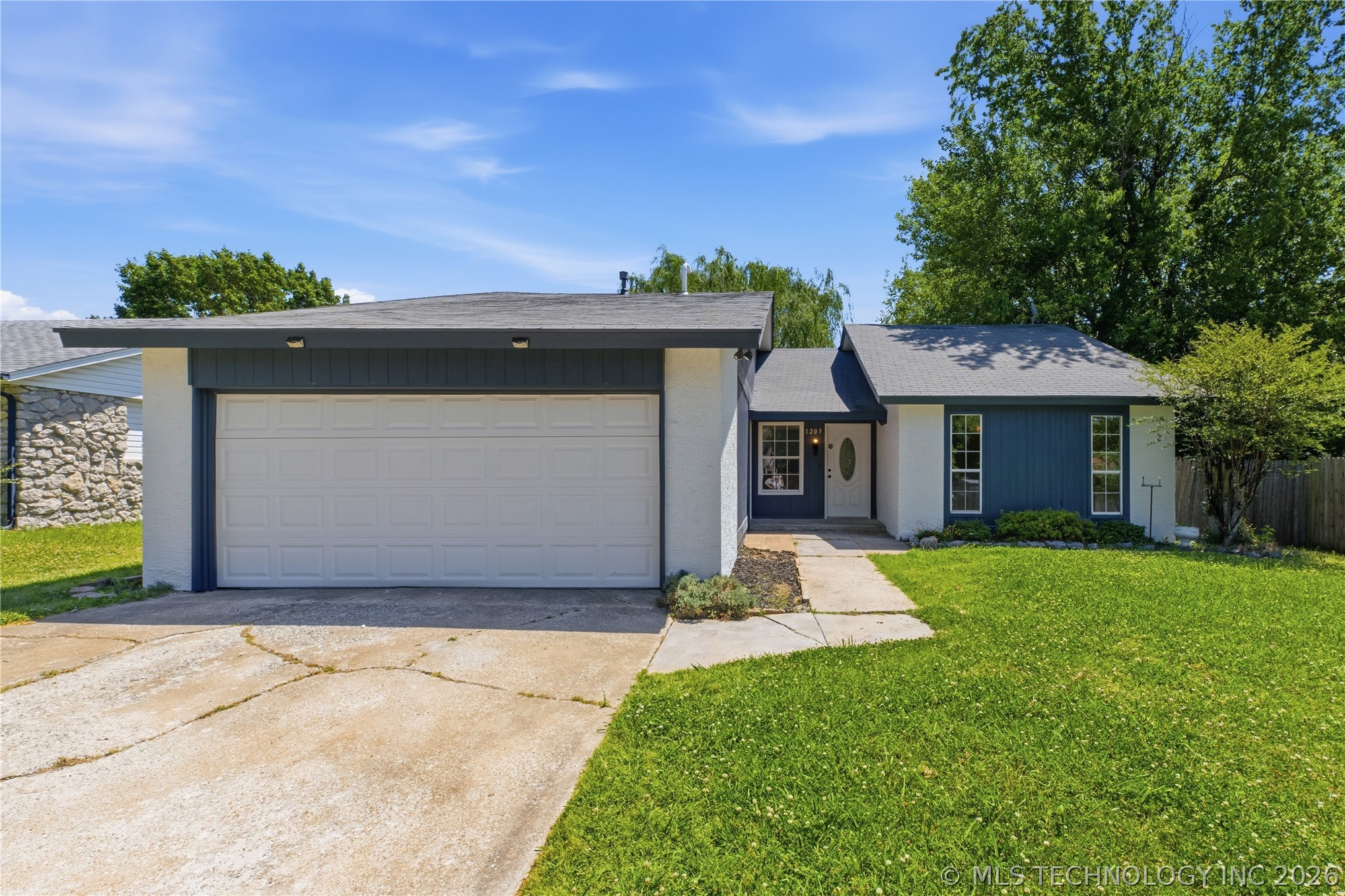 1205 N Ironwood Place — photo