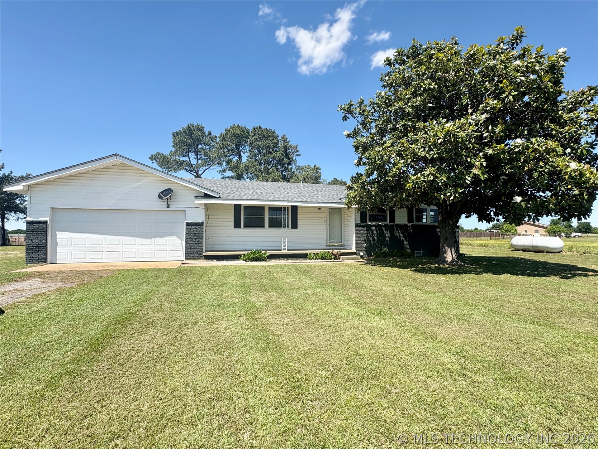 422909 Hwy 266 — photo