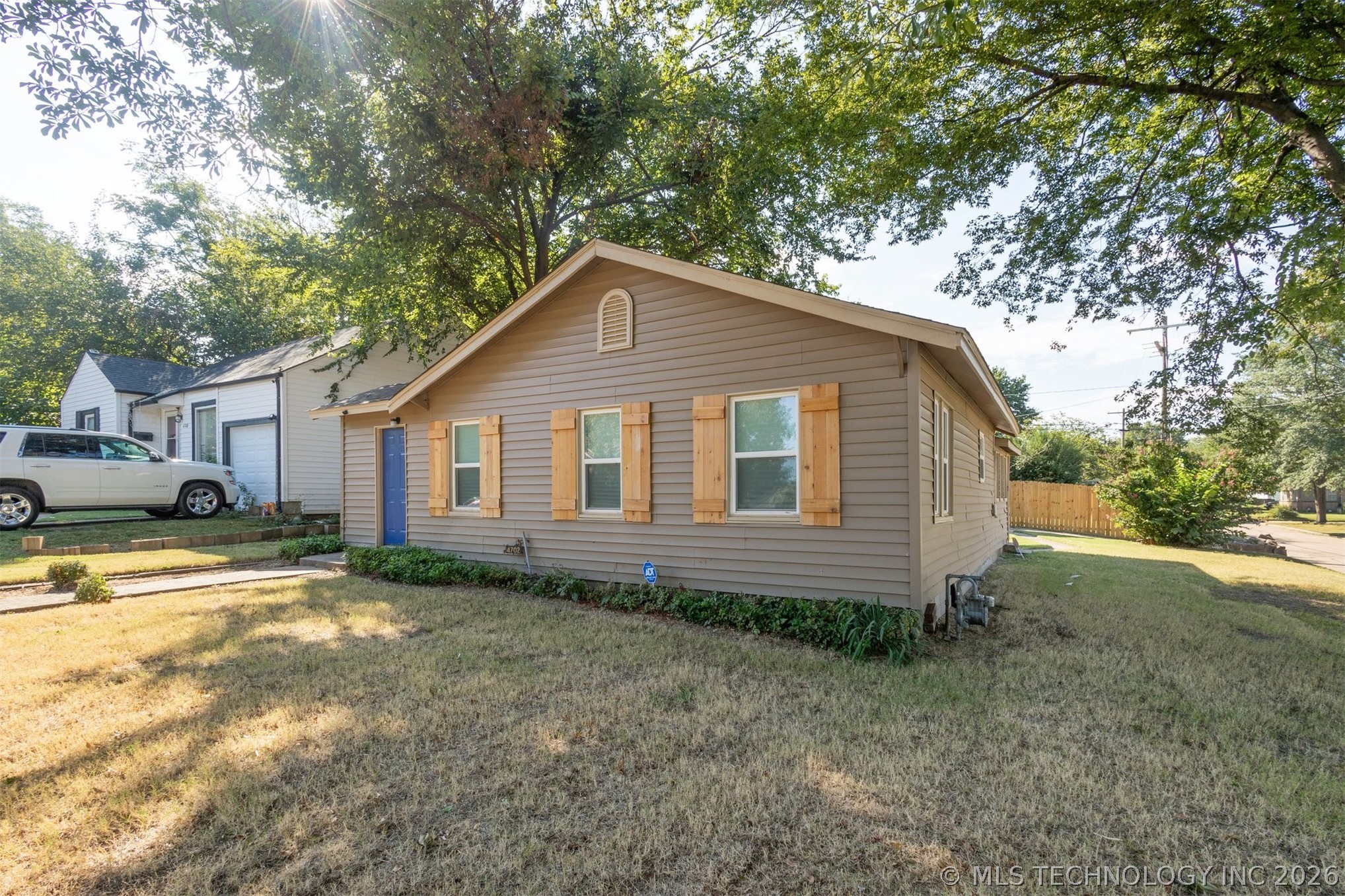 4702 E 4th Place — photo