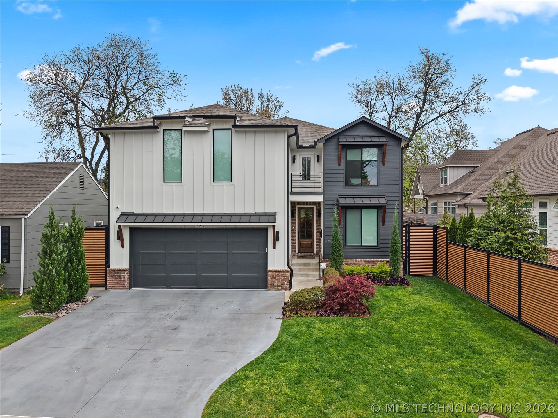 1433 E 37th Place — photo