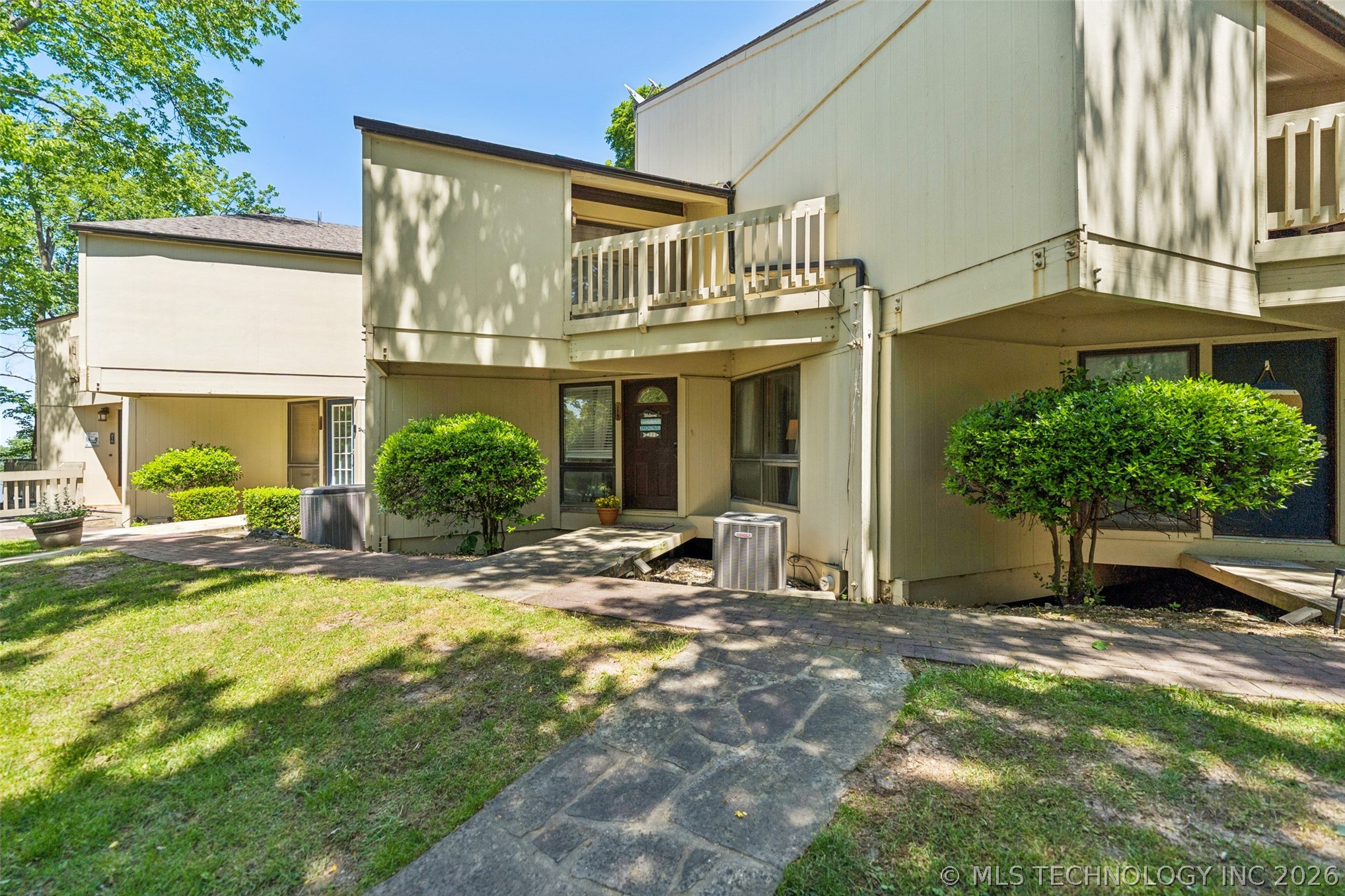 29898 S 566 214B — photo