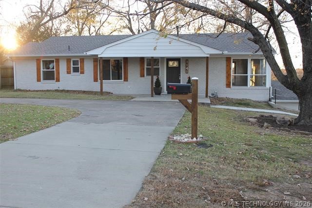 1141 N Country Club Road — photo