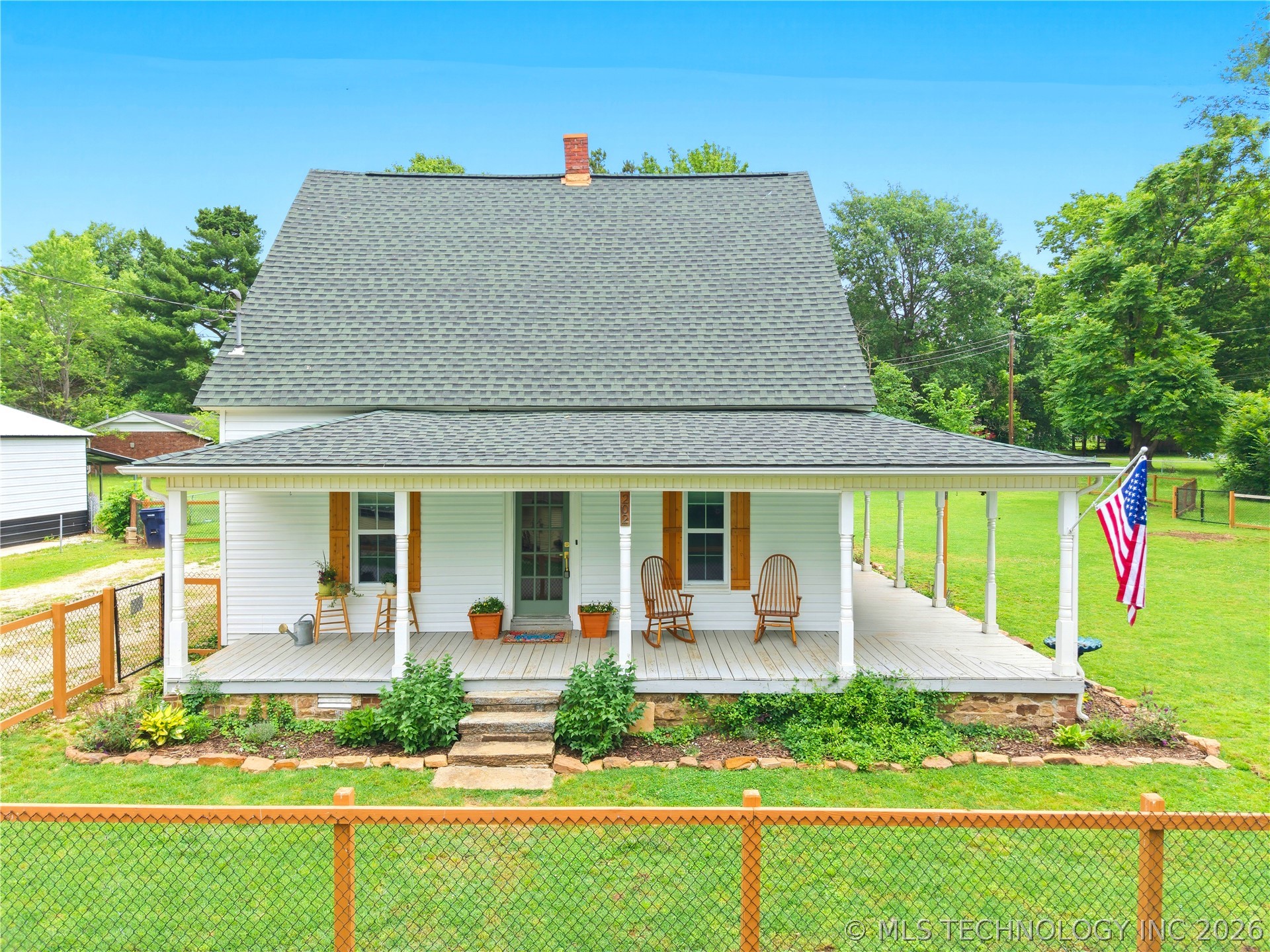 202 W Graham Street — photo