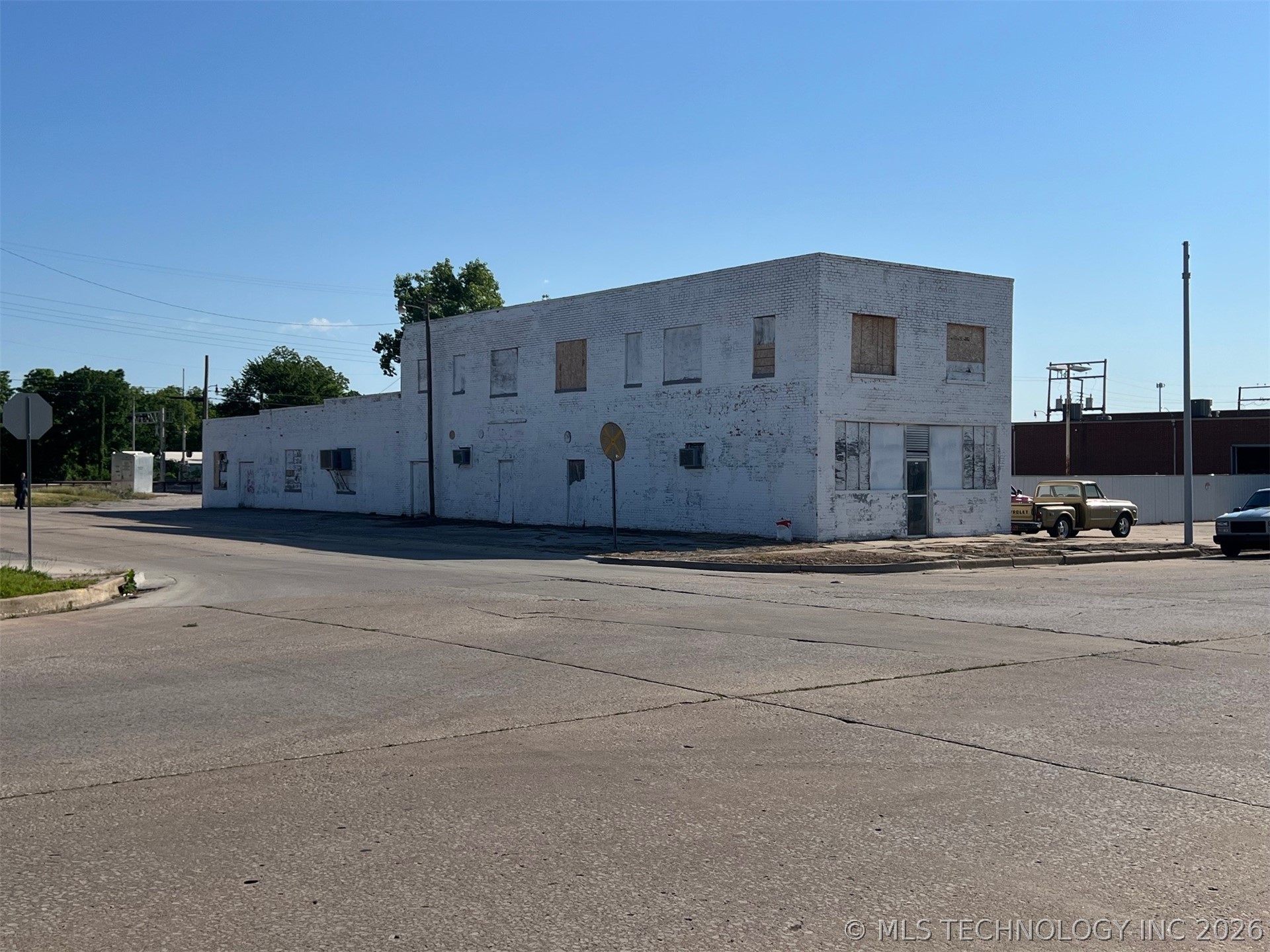 330 W 12th — photo