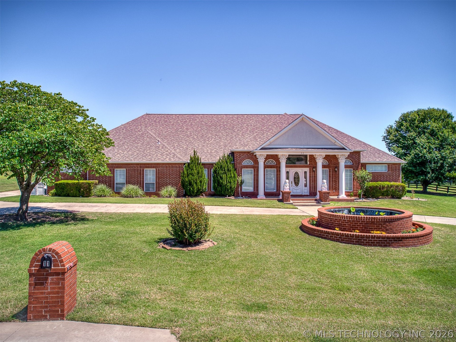 11 Longacre Drive — photo
