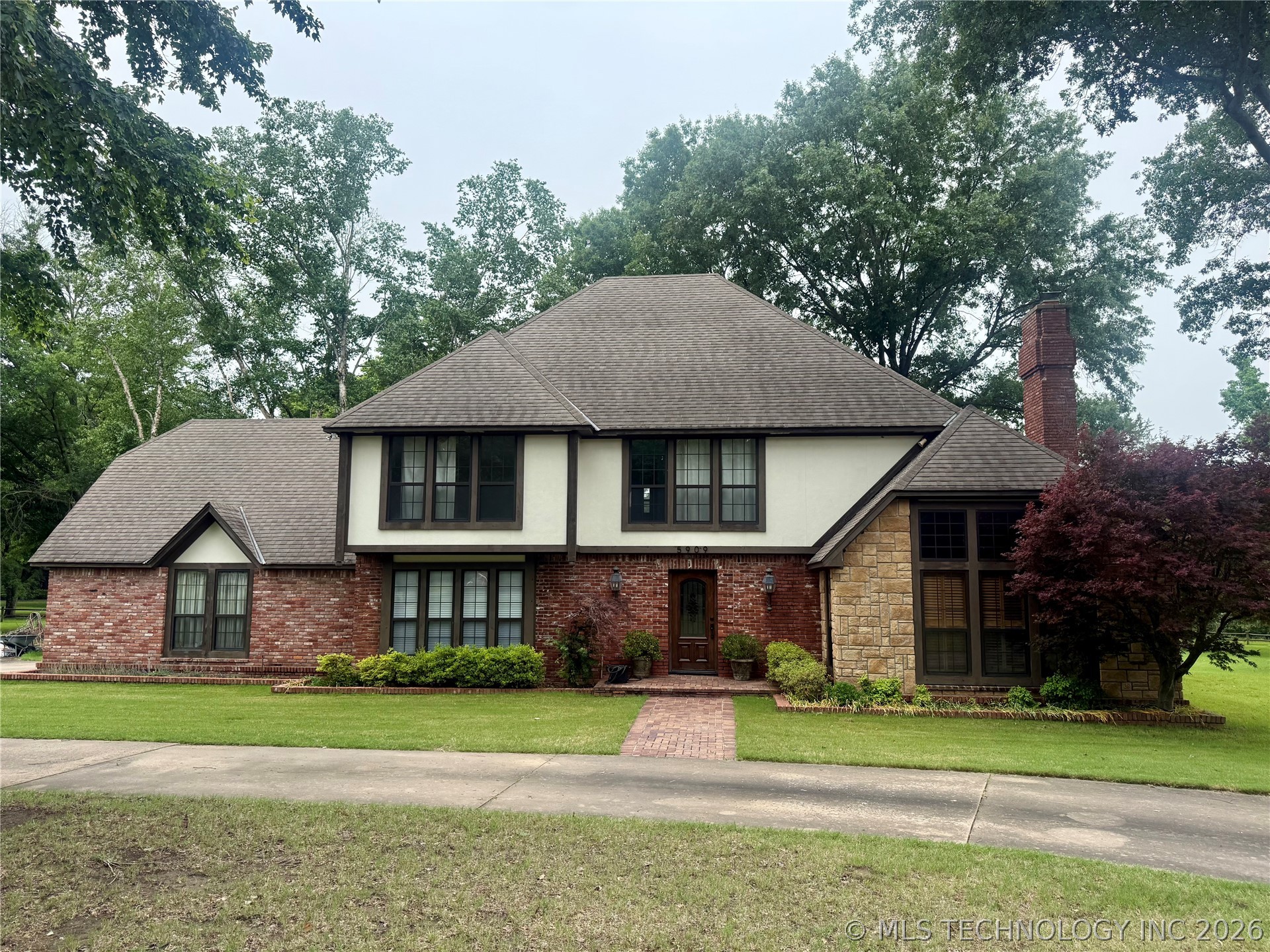 5909 Rolling Oaks Drive — photo