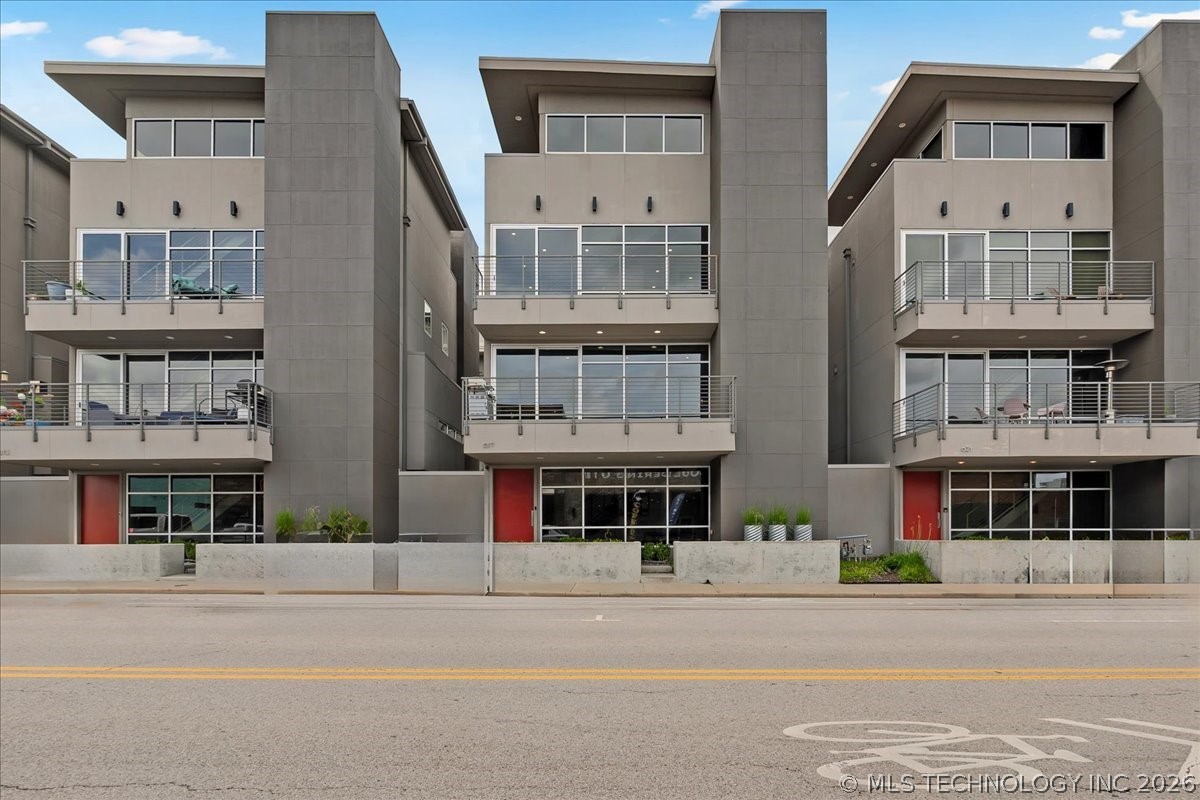 617 E 3rd Street 617 — photo