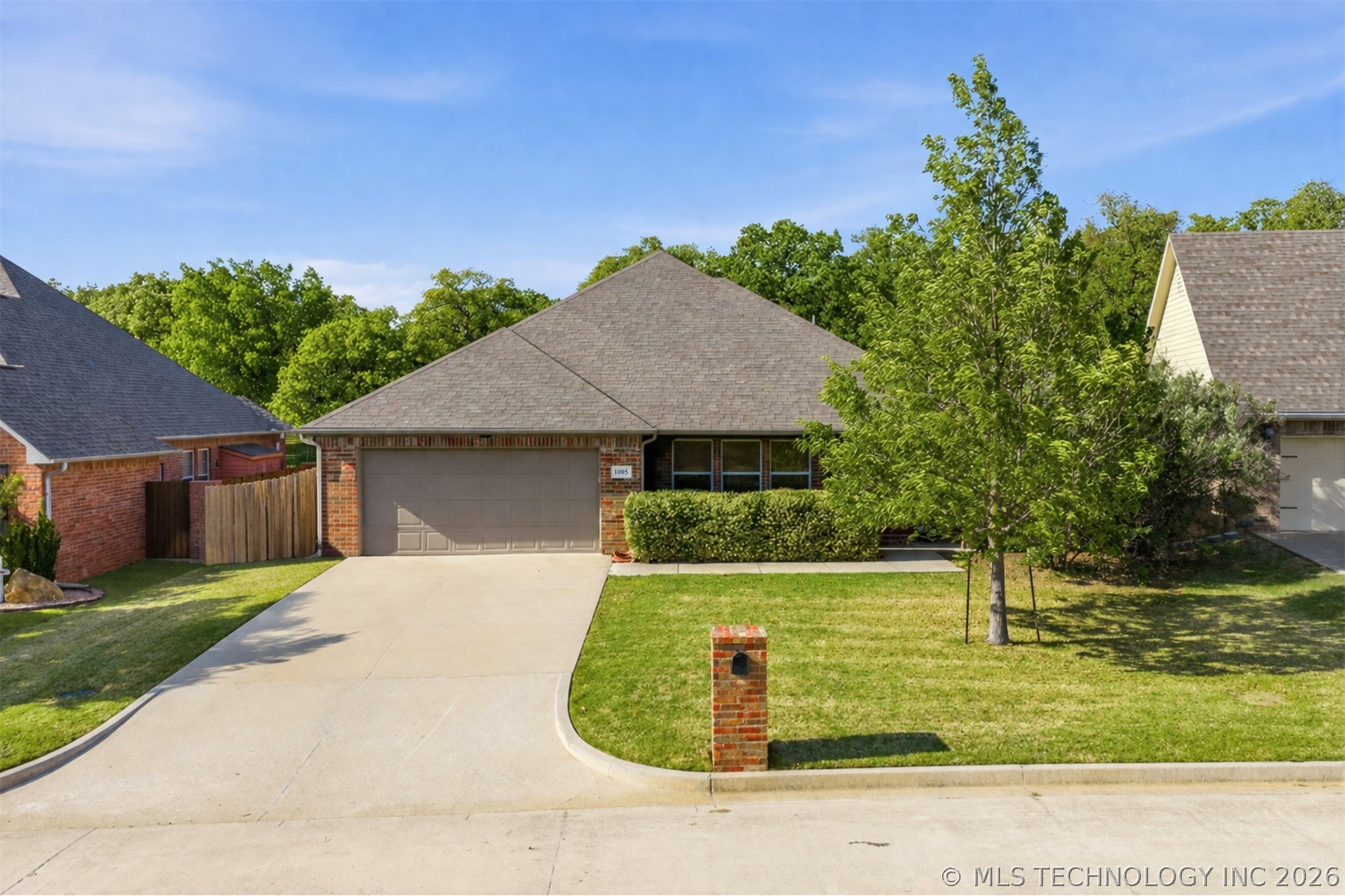 1005 Stone Creek — photo